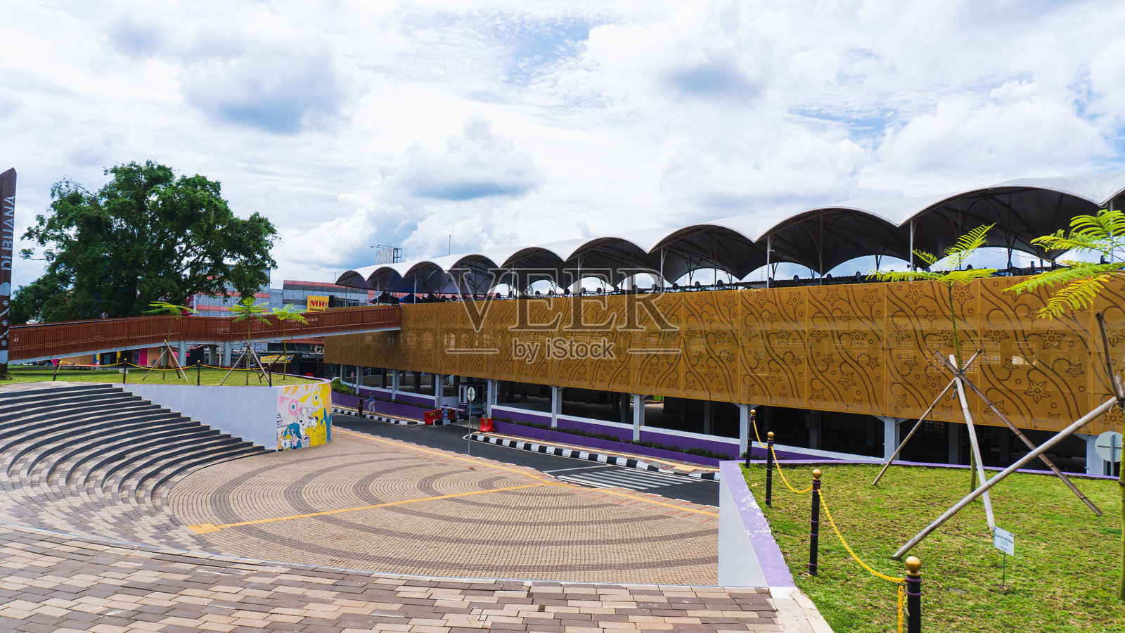 位于Ciamis市广场附近的新美食广场建筑照片摄影图片