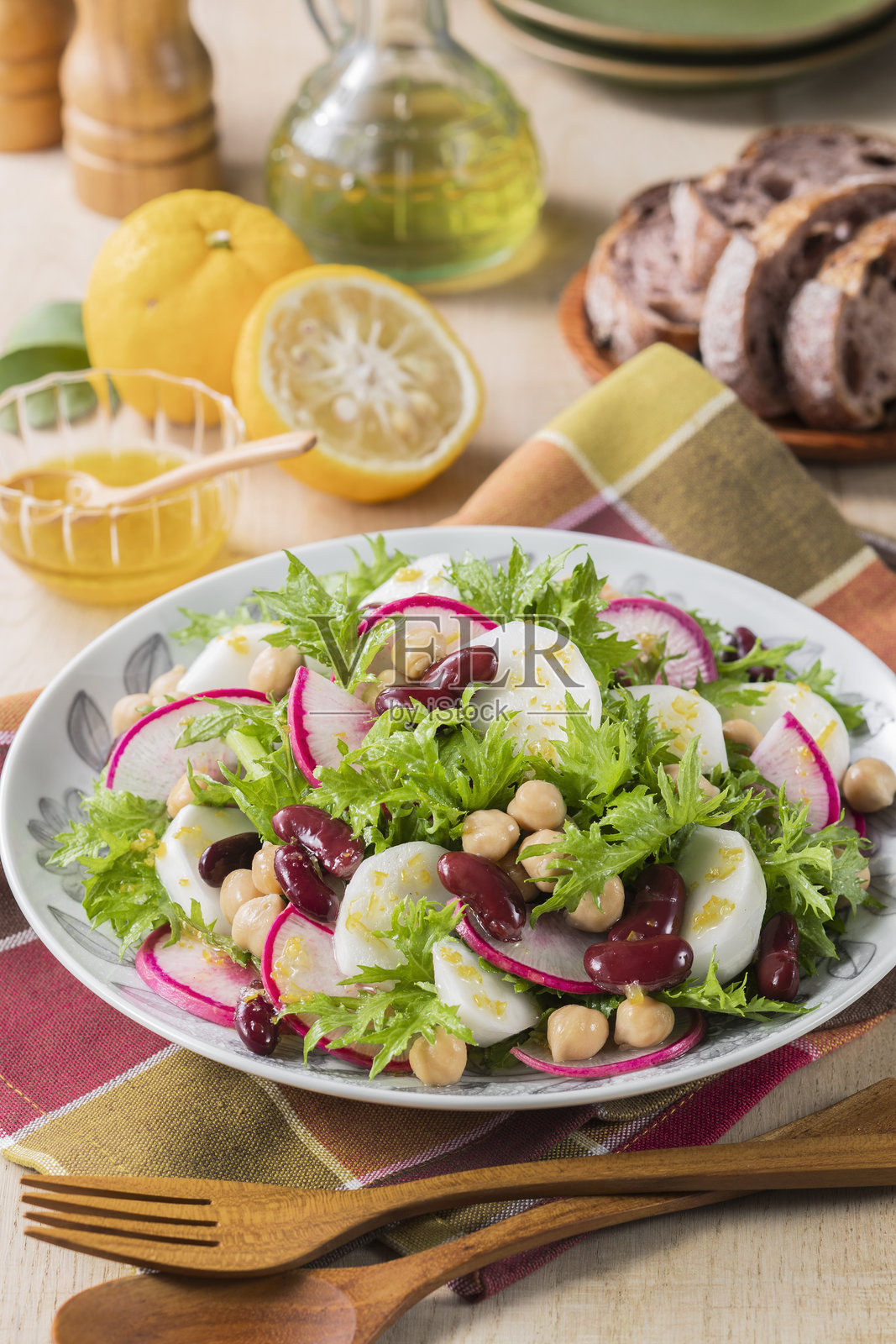 萝卜和沙拉大根沙拉照片摄影图片