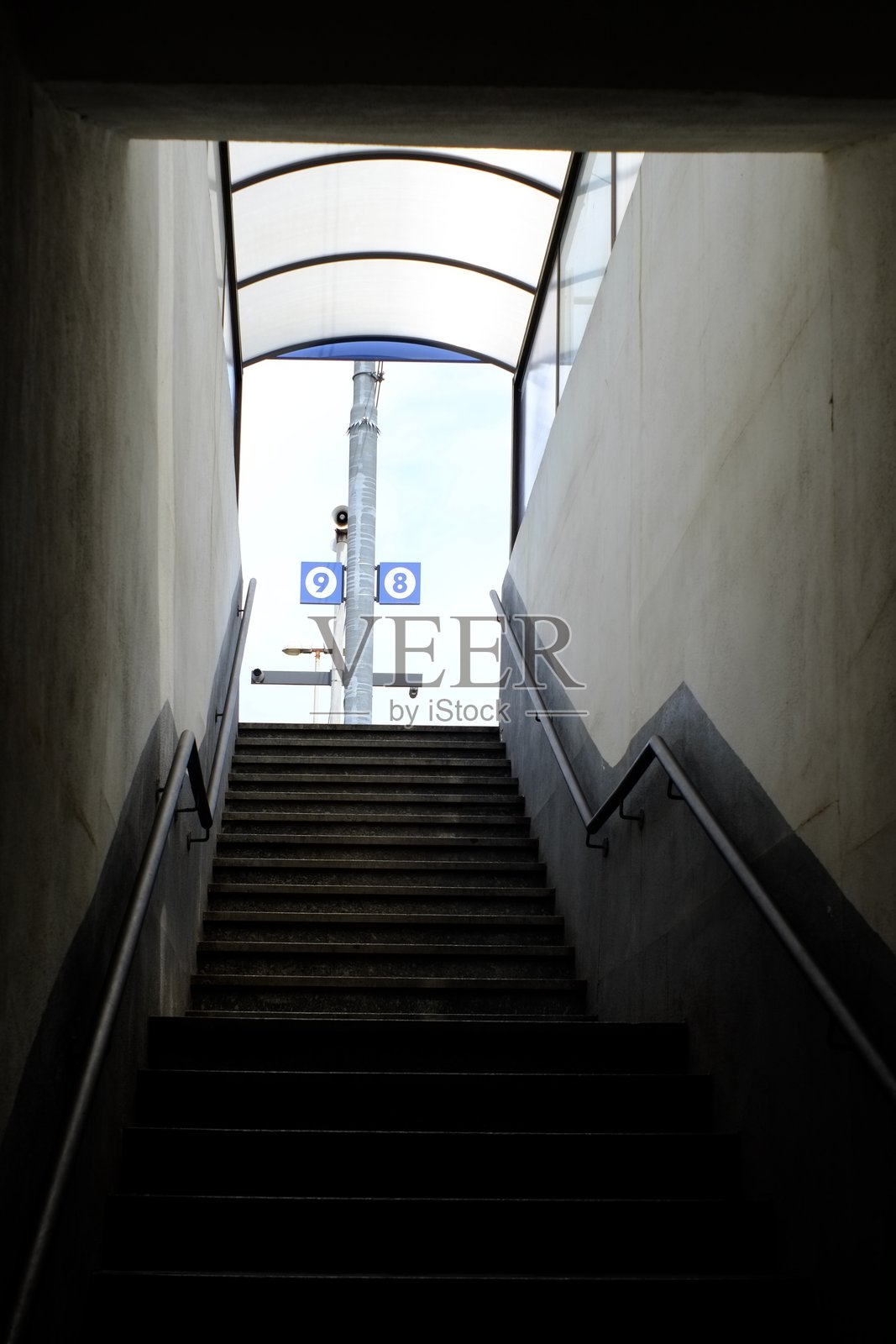 米兰 - 兰布拉特车站照片摄影图片