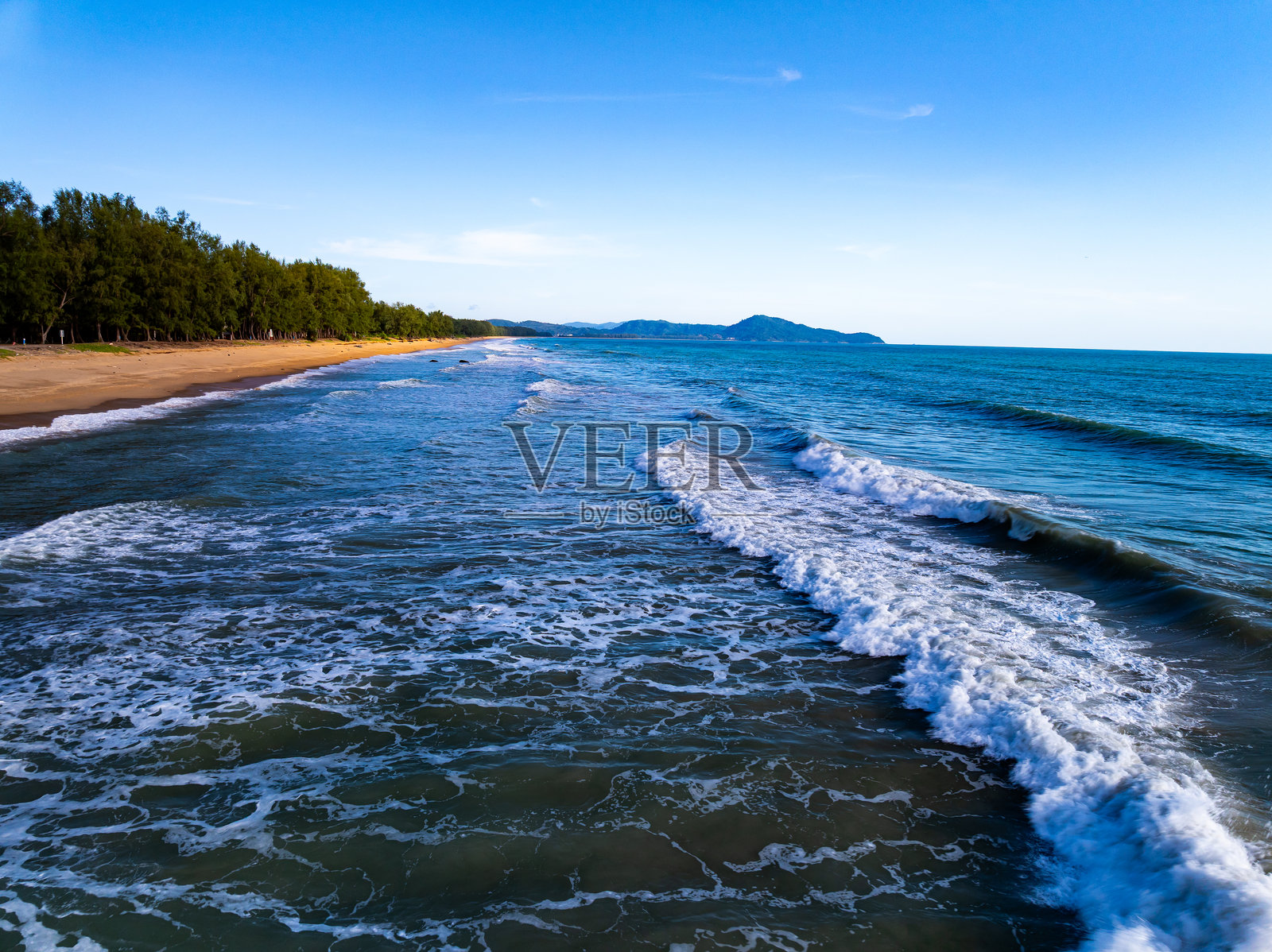 普吉岛泰国雨季的海滩空中景观。照片摄影图片