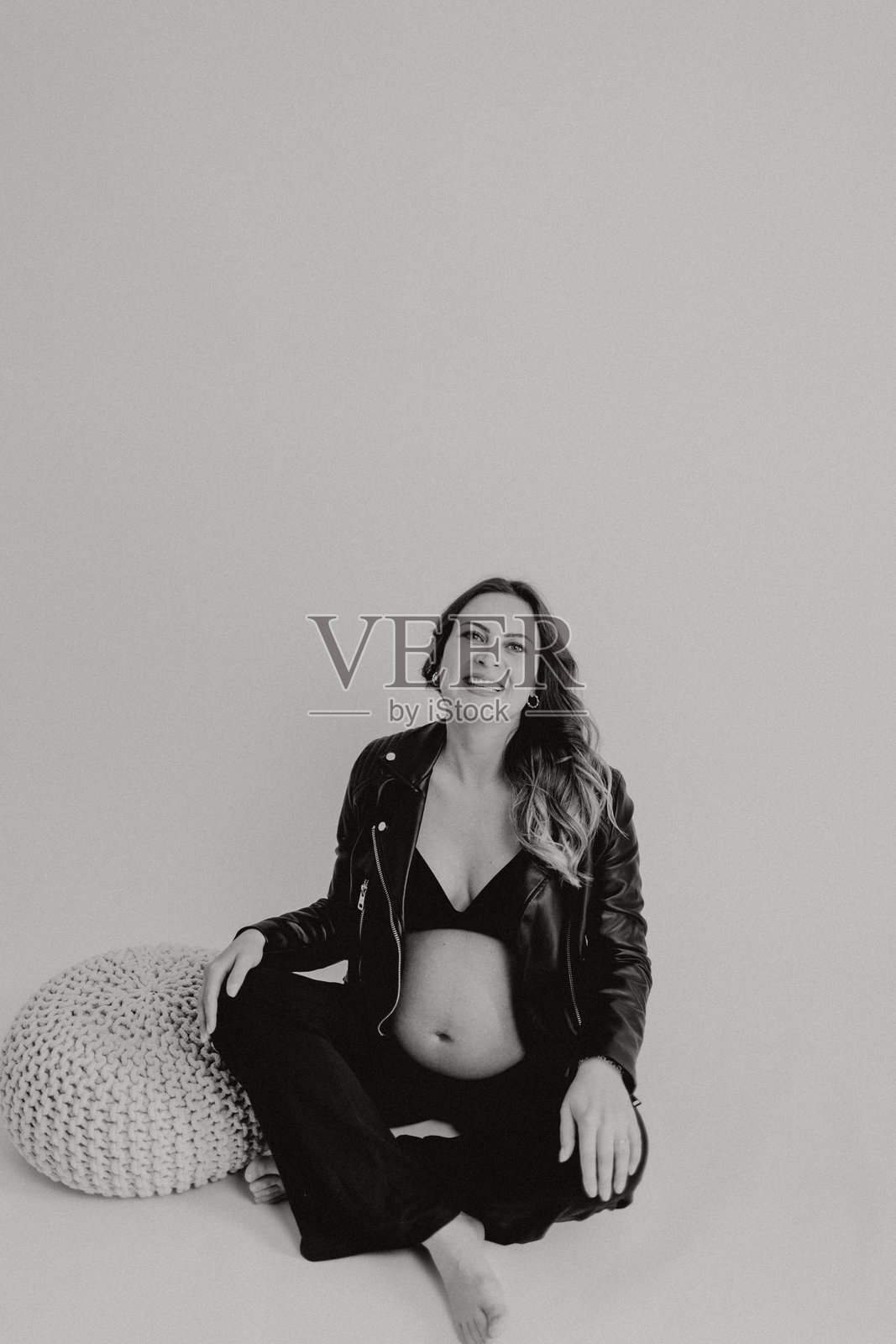 美丽孕妇的工作室肖像照片摄影图片