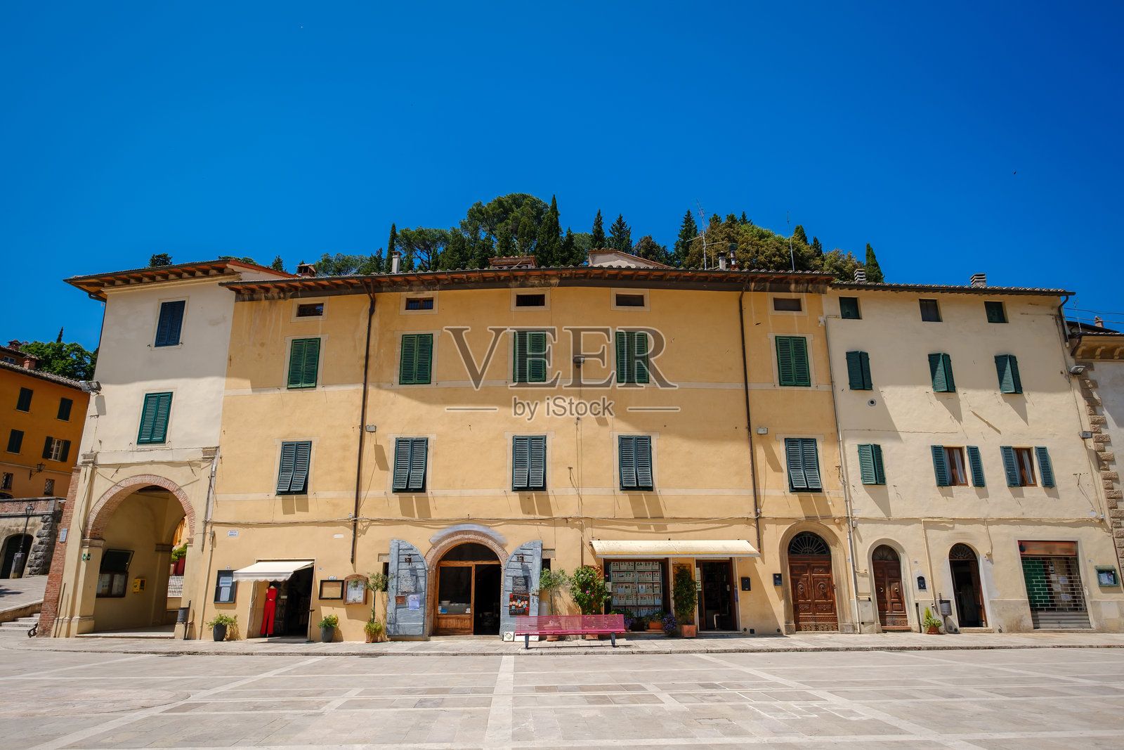 切托纳，意大利中世纪城镇广场照片摄影图片