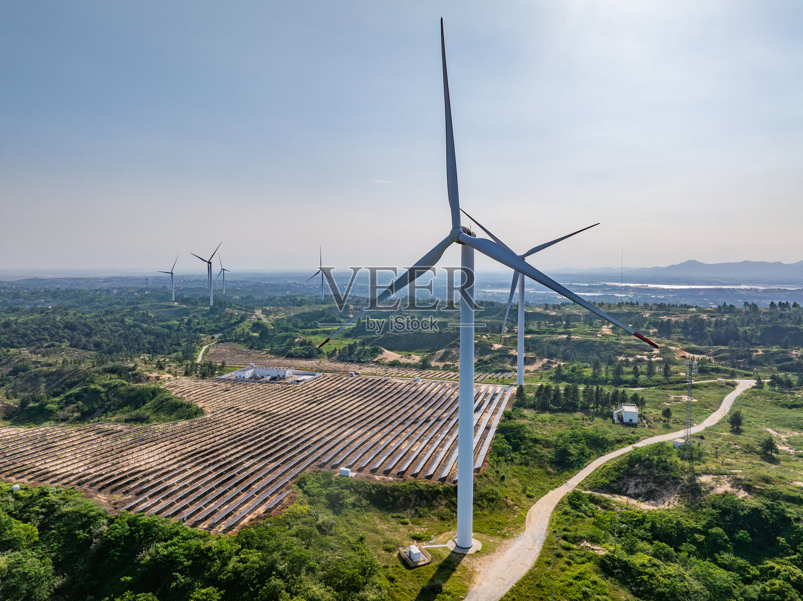 太阳能光伏风车风能照片摄影图片