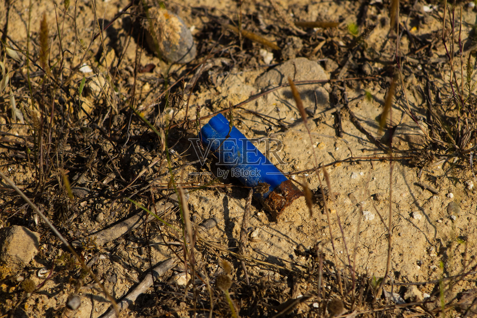 地面上的空弹壳照片摄影图片