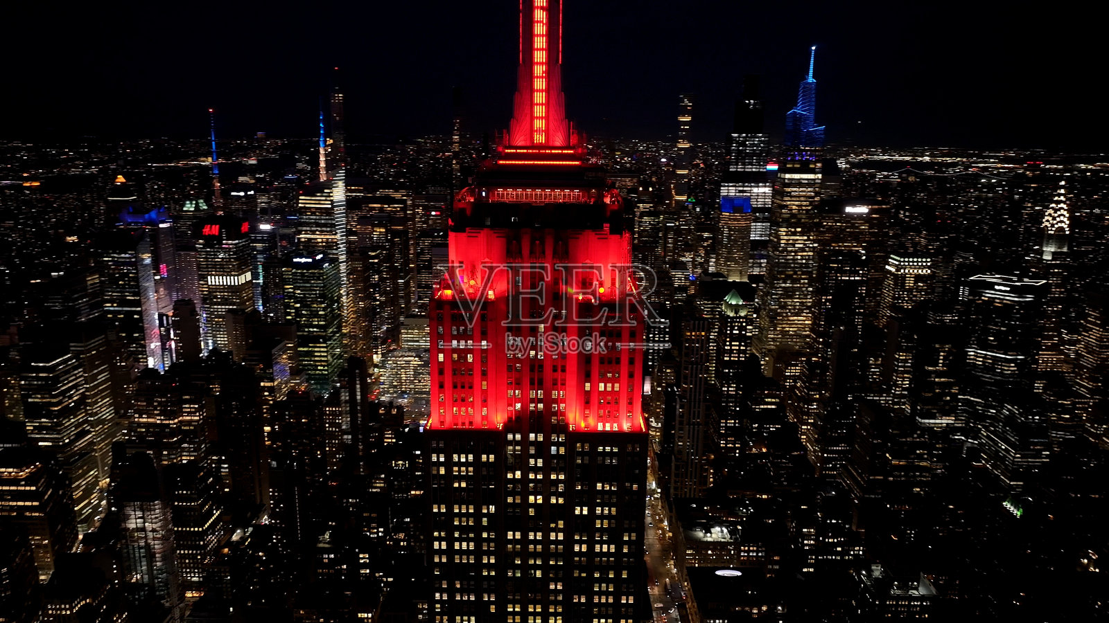 纽约曼哈顿帝国大厦的夜景。照片摄影图片
