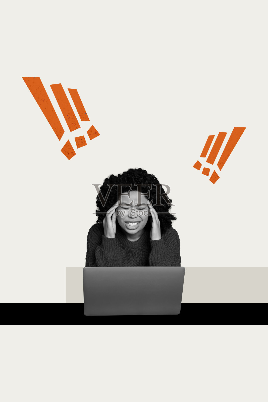 垂直拼贴年轻压力大的女孩远程工作者自由职业者笔记本电脑数字设备感叹号警告注意偏头痛头痛照片摄影图片