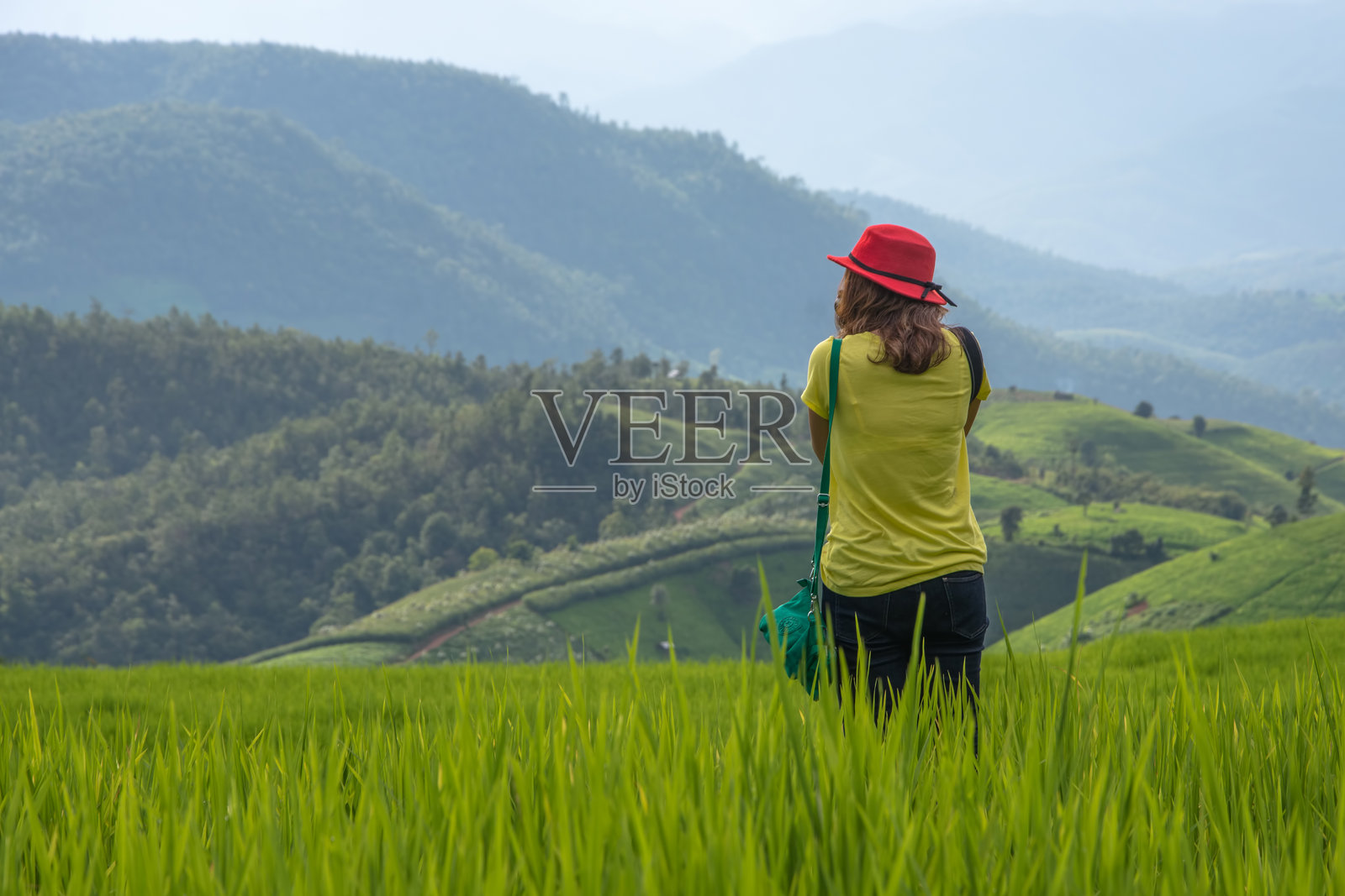 美丽女孩拍照照片摄影图片