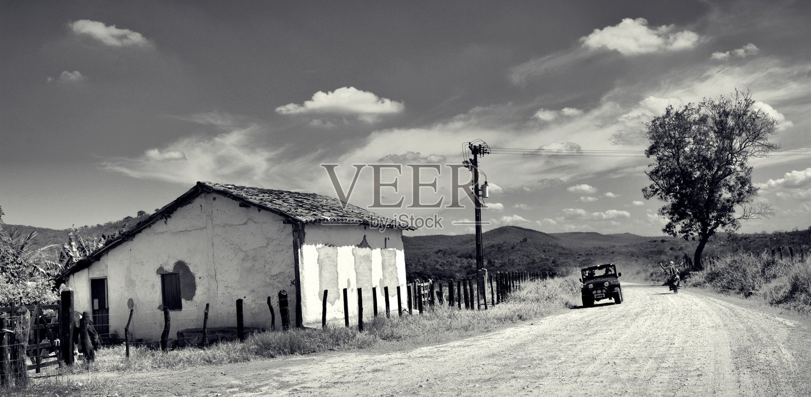 自行车与吉普车相交照片摄影图片