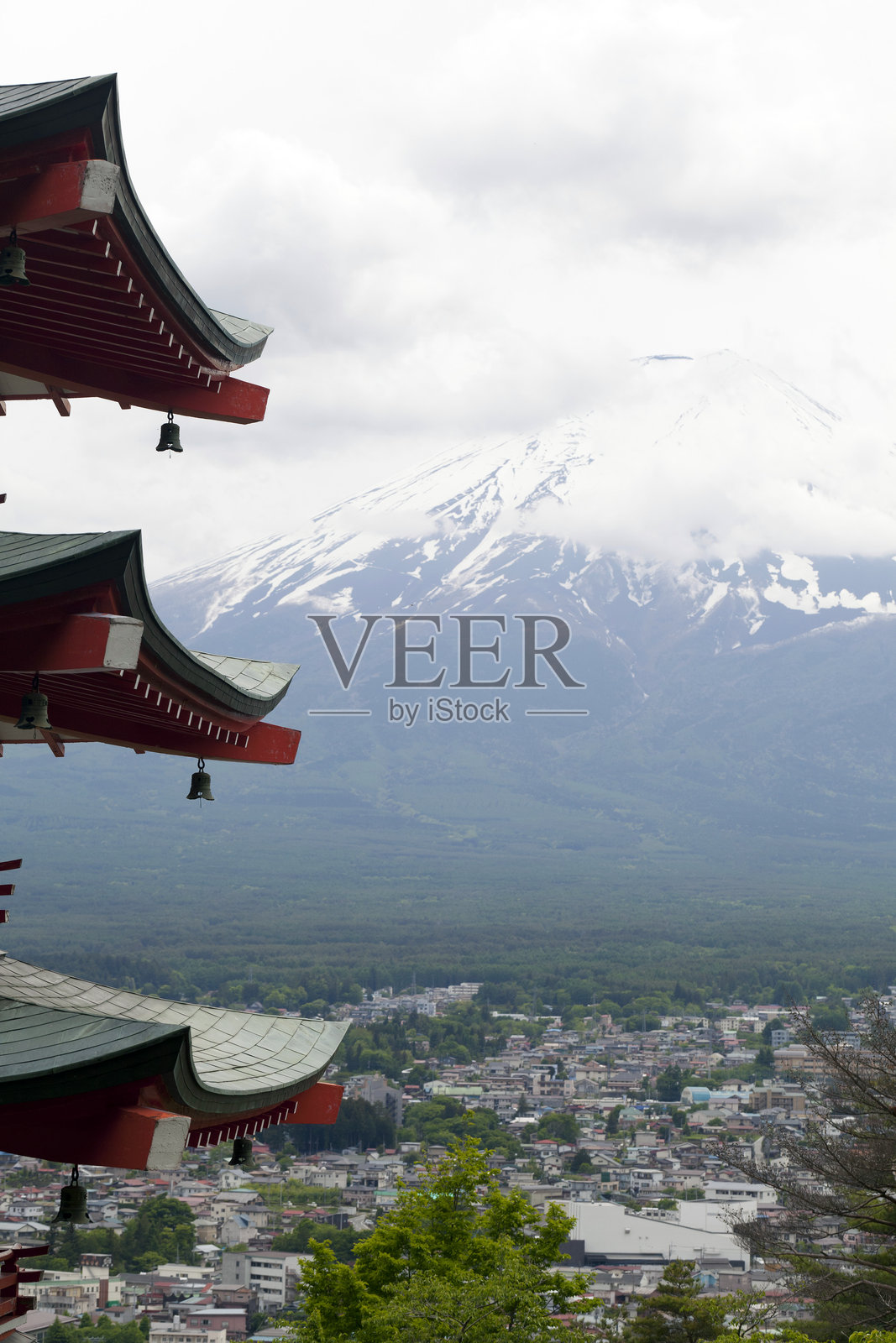 塔和富士山照片摄影图片