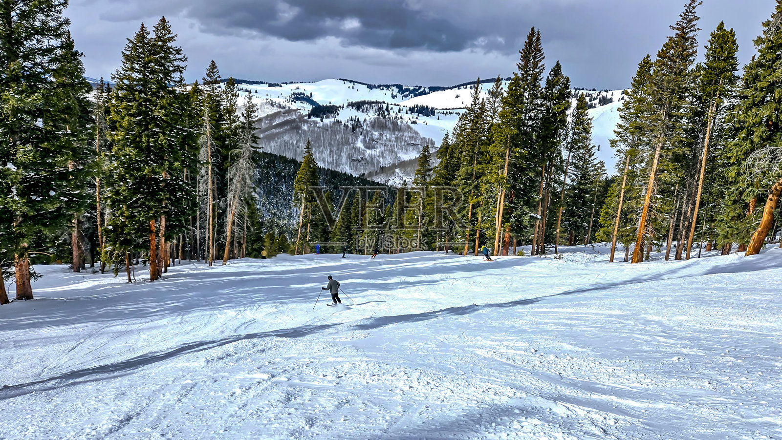 科罗拉多州维尔的滑雪活动照片摄影图片