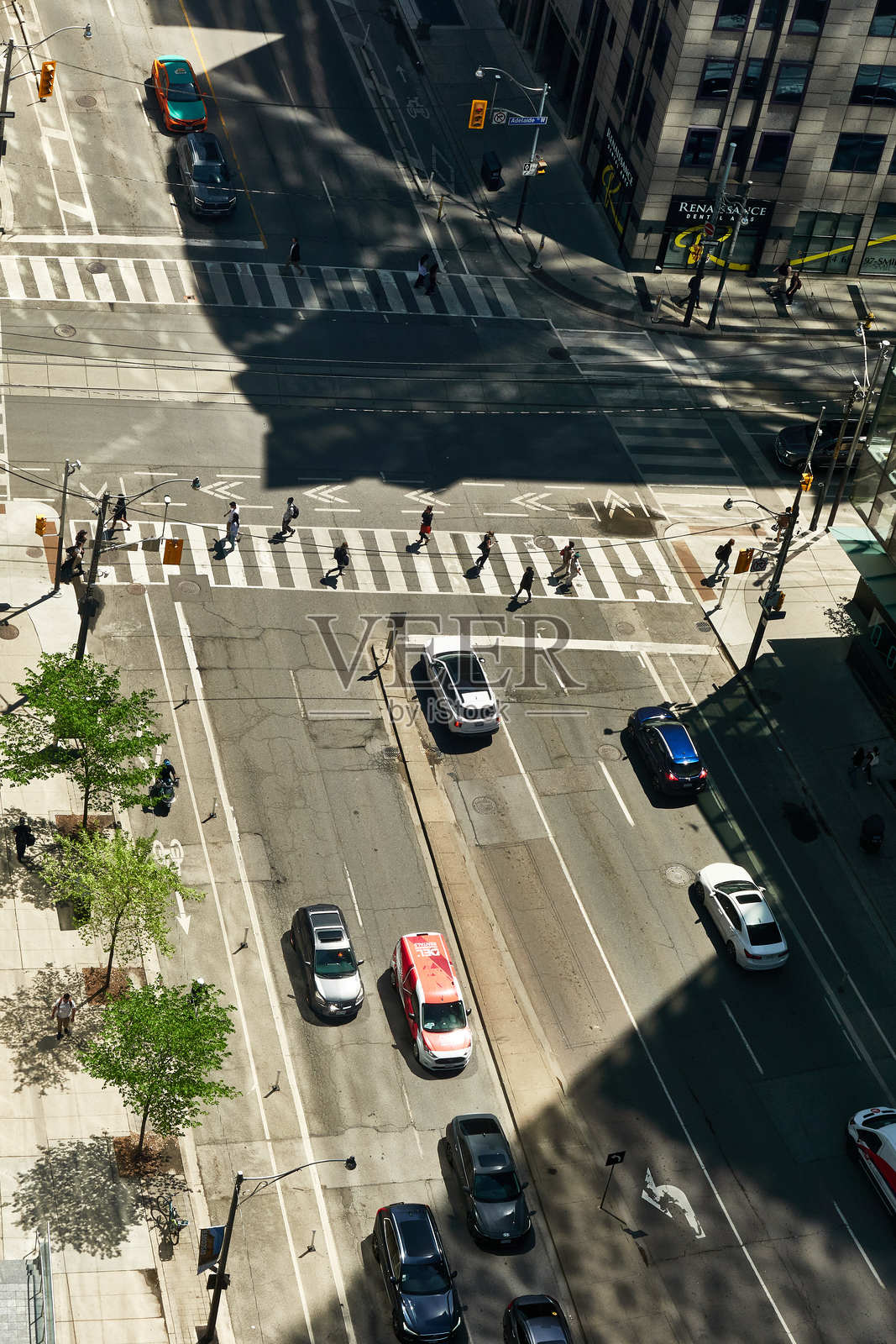 城市街道的高角度视图照片摄影图片