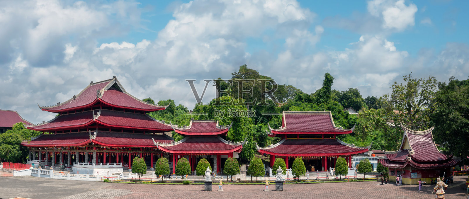 印度尼西亚中爪哇省塞梅朗的三普宫寺庙群中的优雅中国风格寺庙照片摄影图片