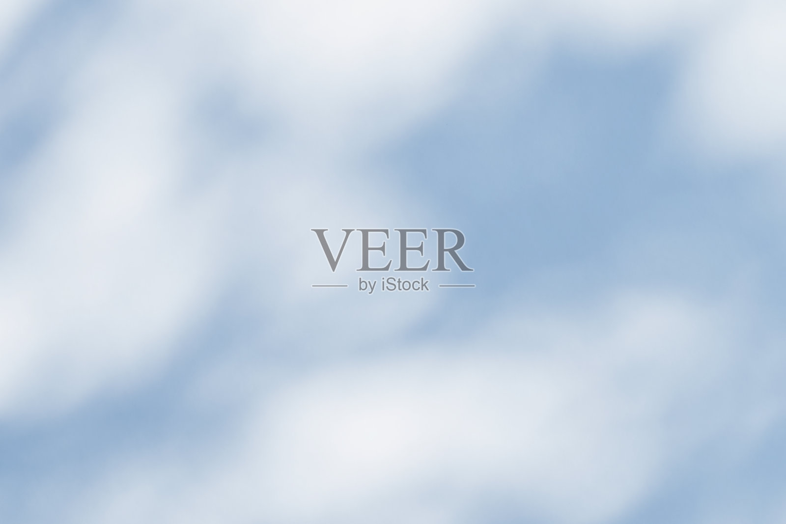 蓝色树叶植物的阴影覆盖在白色墙壁上。阳光效果的阴影投射在墙面上。照片摄影图片