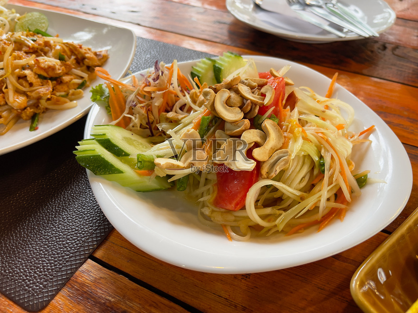 泰式木瓜沙拉。照片摄影图片