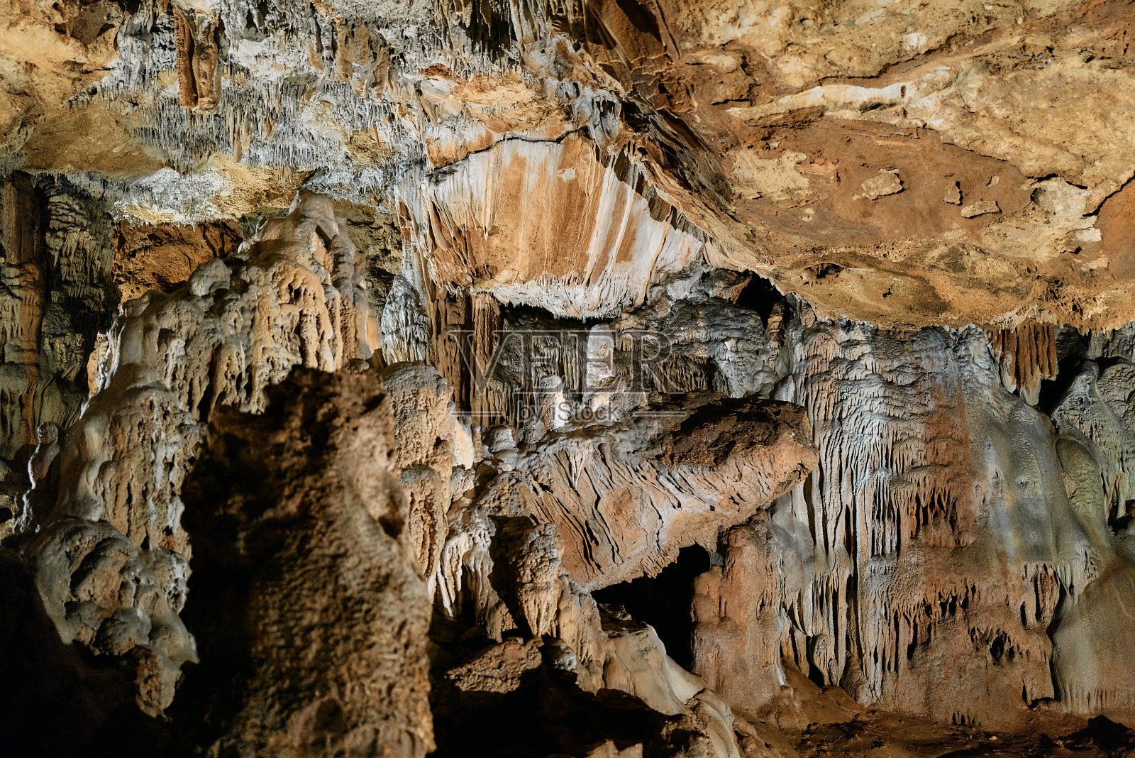 洞穴中的钟乳石照片摄影图片