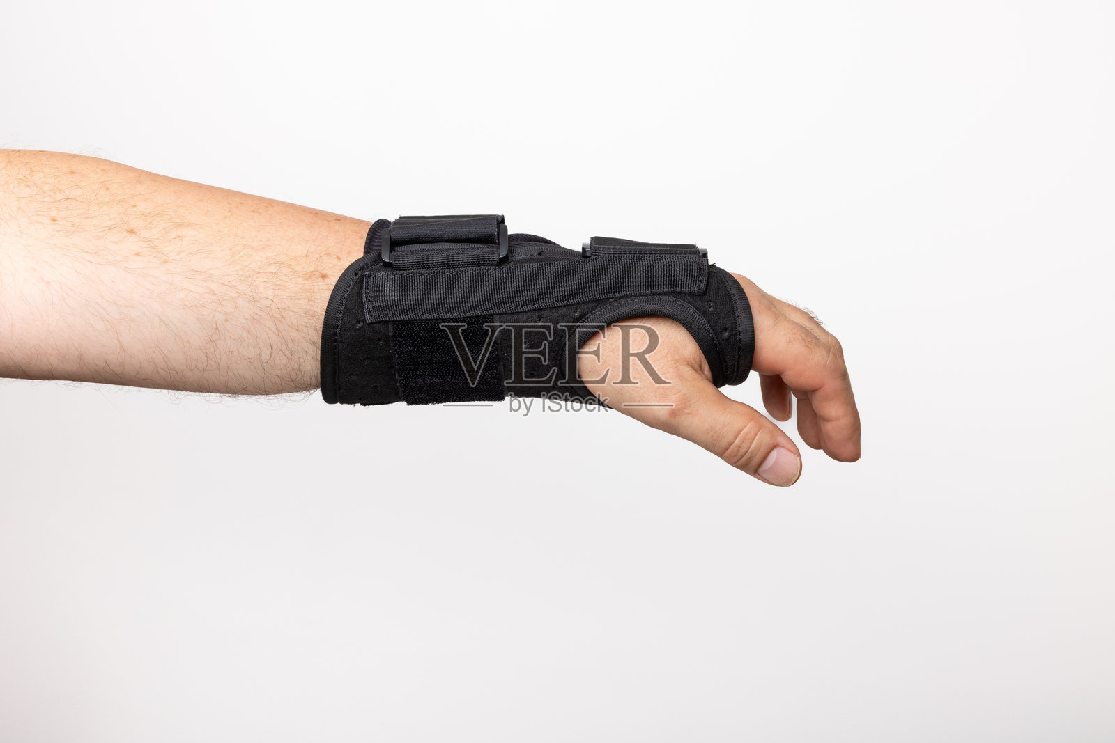 一个男人手上的腕部支撑带照片摄影图片