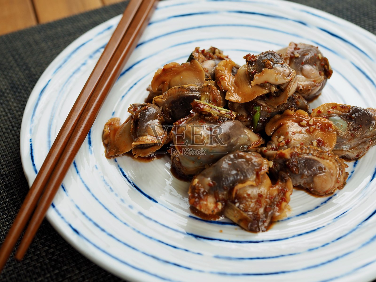 韩国传统食品：贝类酱油照片摄影图片