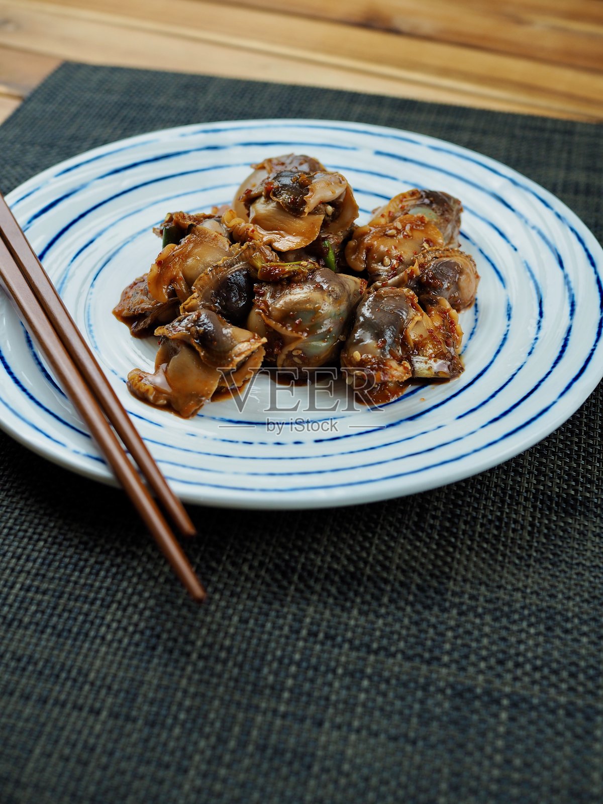 韩国传统食品：贝类酱油照片摄影图片