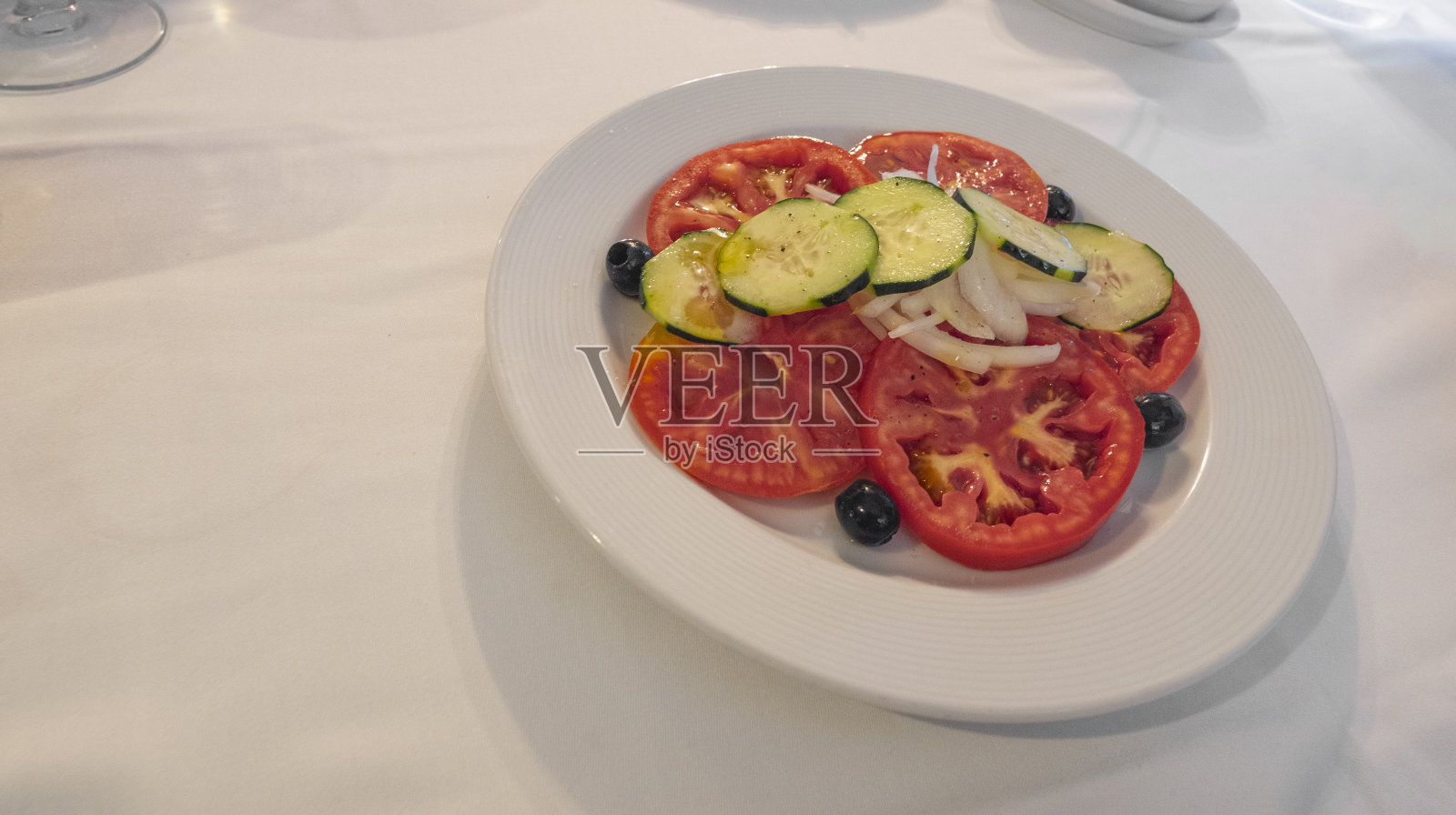 西班牙番茄黄瓜沙拉，西班牙美食照片摄影图片