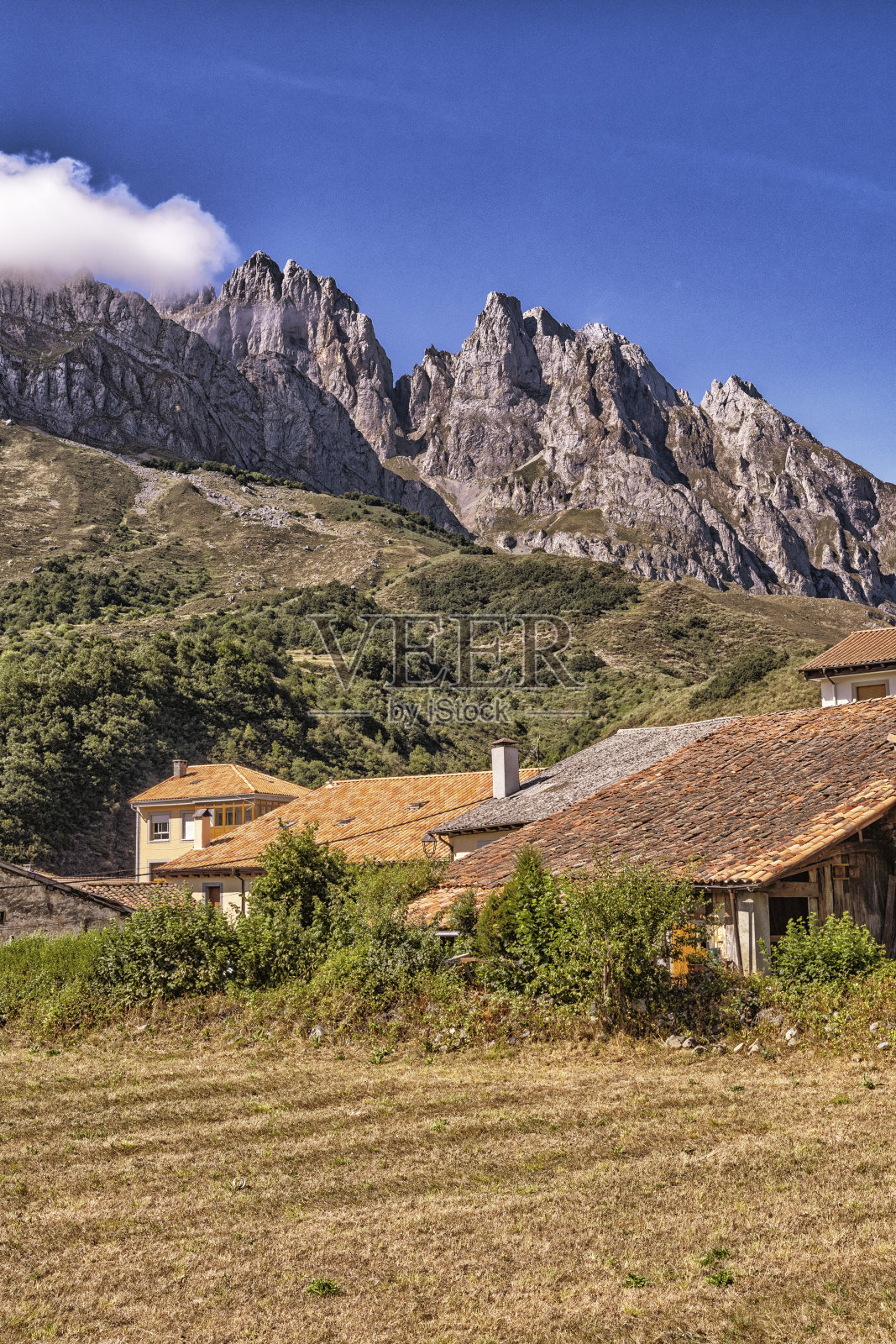 瓦尔德翁旅馆，传统建筑，欧洲山脉国家公园，联合国教科文组织生物圈保护区，莱昂，卡斯蒂利亚和莱昂，西班牙照片摄影图片