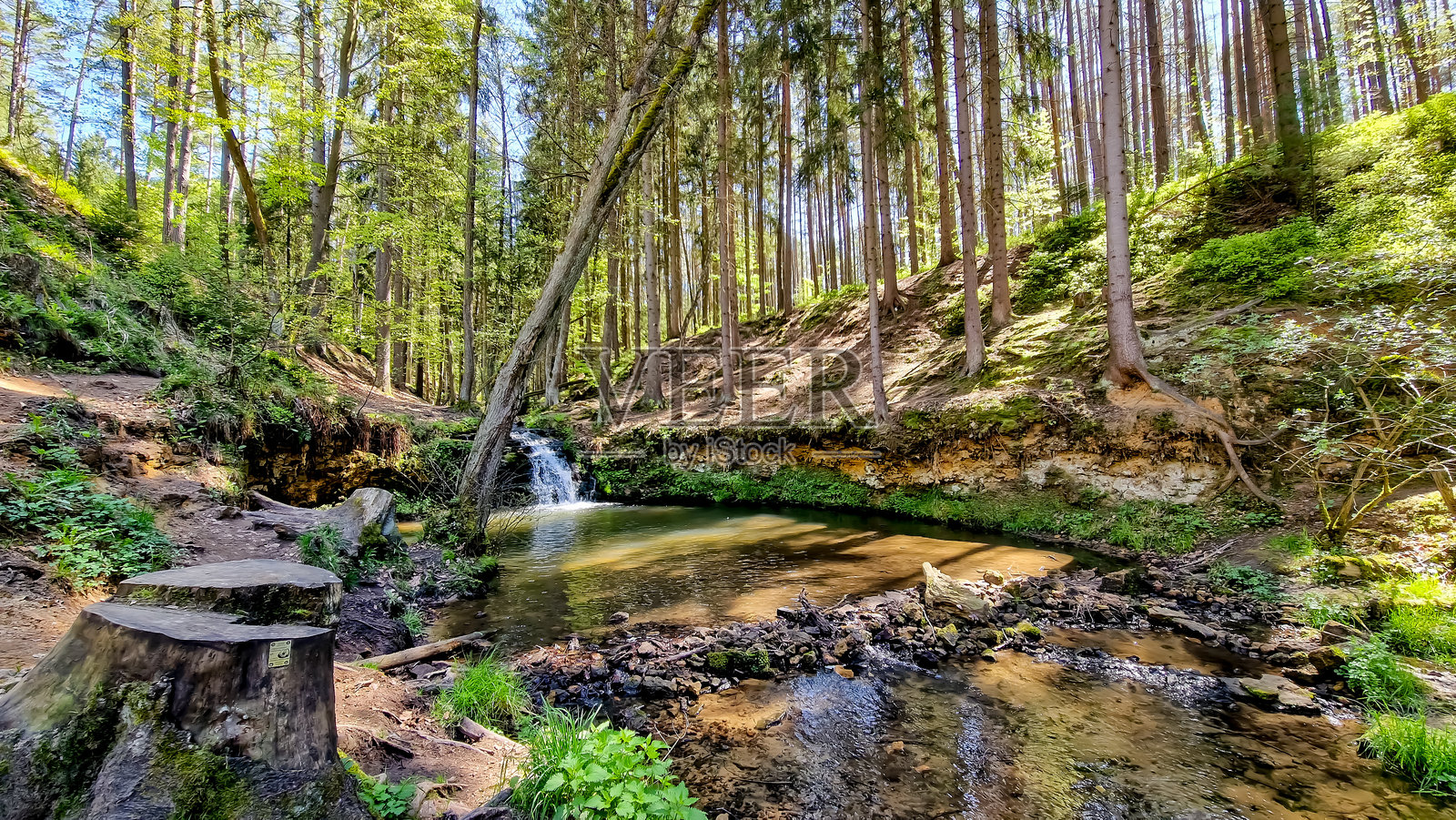 捷克共和国克拉斯特纳的瀑布照片摄影图片