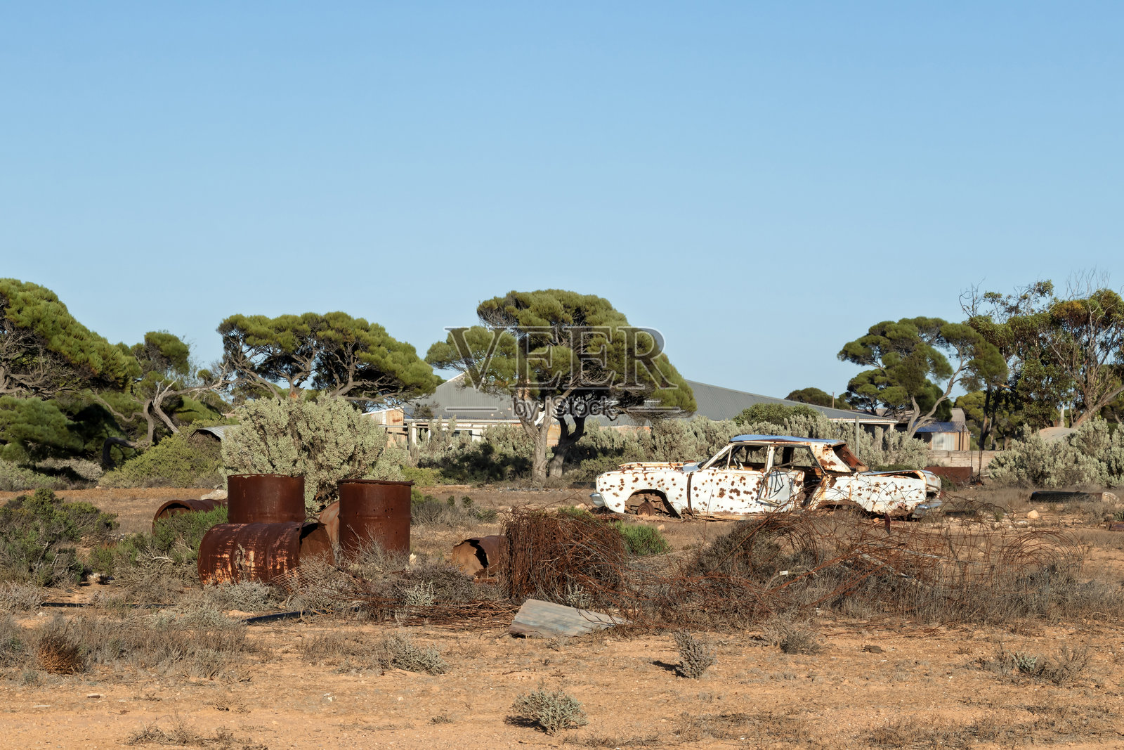 南澳大利亚努拉博国家公园的库纳尔达农场 - 历史悠久的内陆车站和位于艾尔公路上的偏远休息站照片摄影图片
