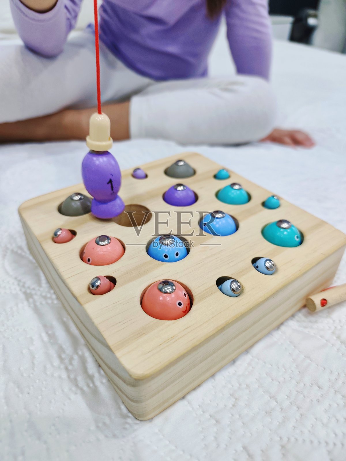 带有数字和图形的磁性钓鱼游戏照片摄影图片