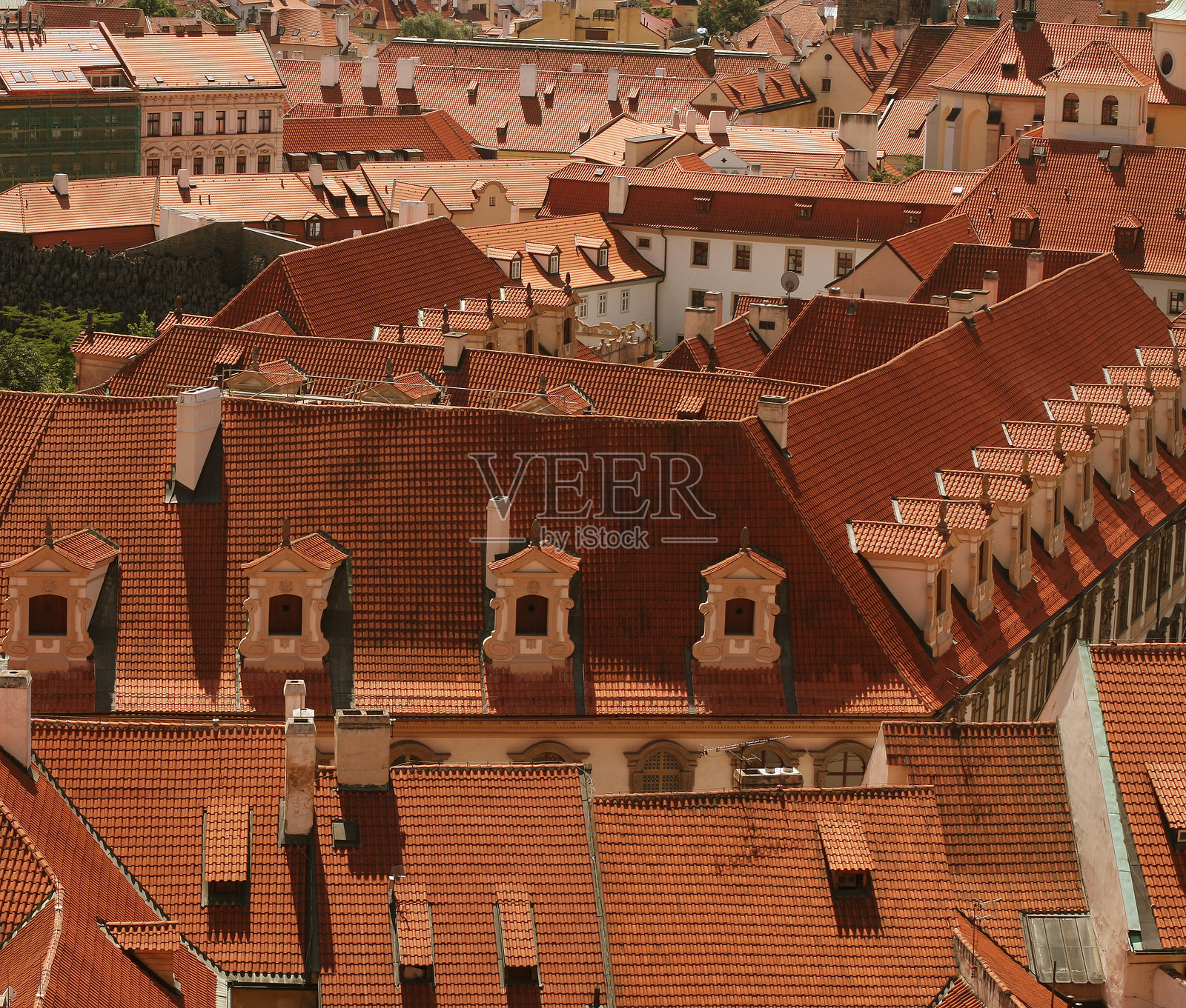 布拉格的传统红顶房屋照片摄影图片