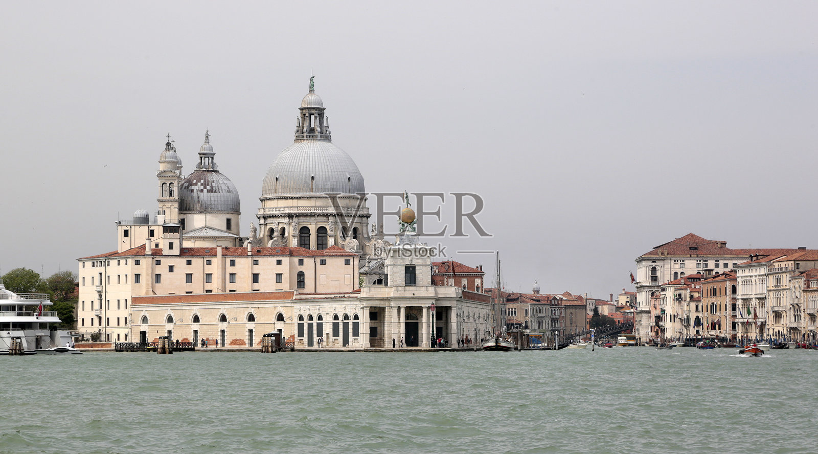 意大利威尼斯圣玛利亚德拉萨卢特教堂的圆顶照片摄影图片