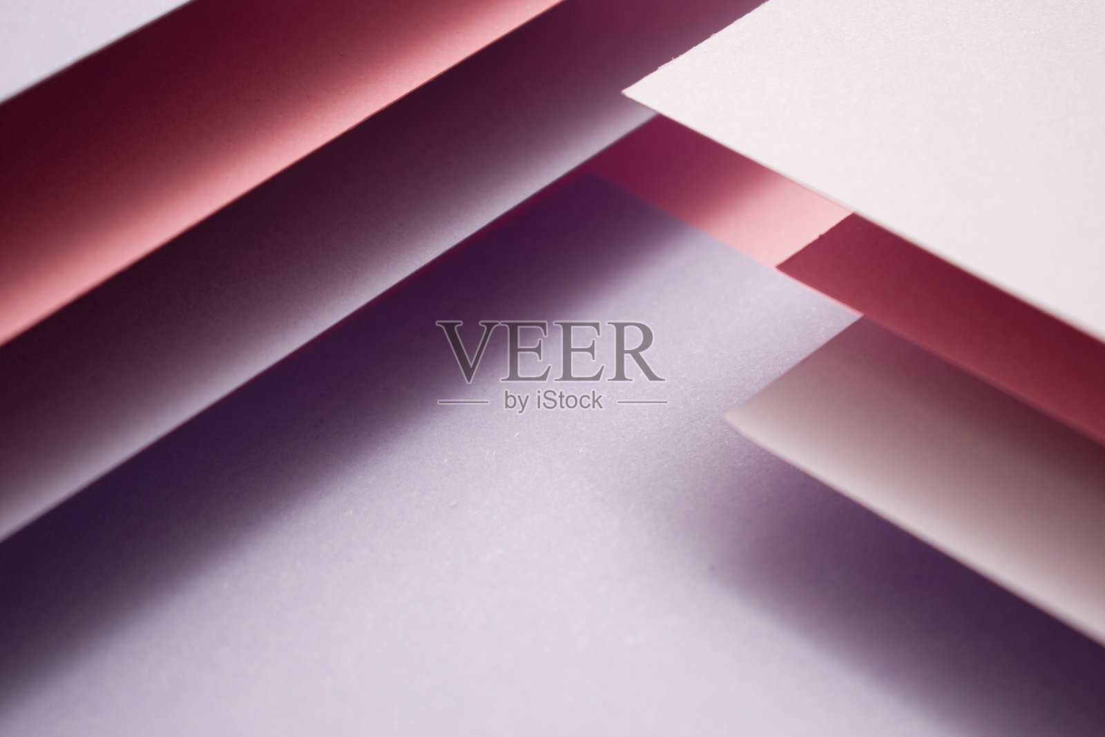 双色紫罗兰和浅粉色的3D背景，留白空间照片摄影图片