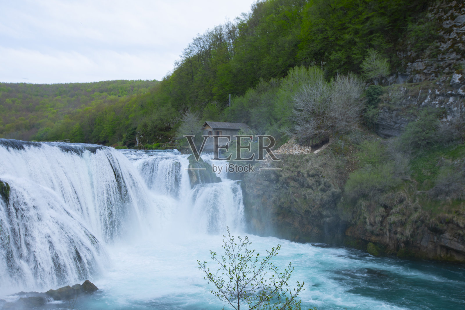 乌纳国家公园（塞尔维亚-克罗地亚语：Национални парк Уна，Nacionalni park Una）于2008年5月29日成立，位于上乌纳河、克尔卡河和乌纳茨河周围。它是波斯尼亚和黑塞哥维那最大的国家公园。照片摄影图片