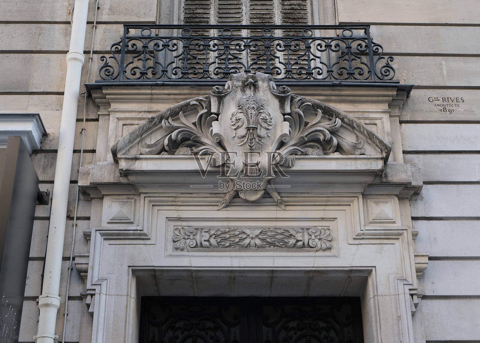 巴黎，法国的建筑立面装饰。照片摄影图片