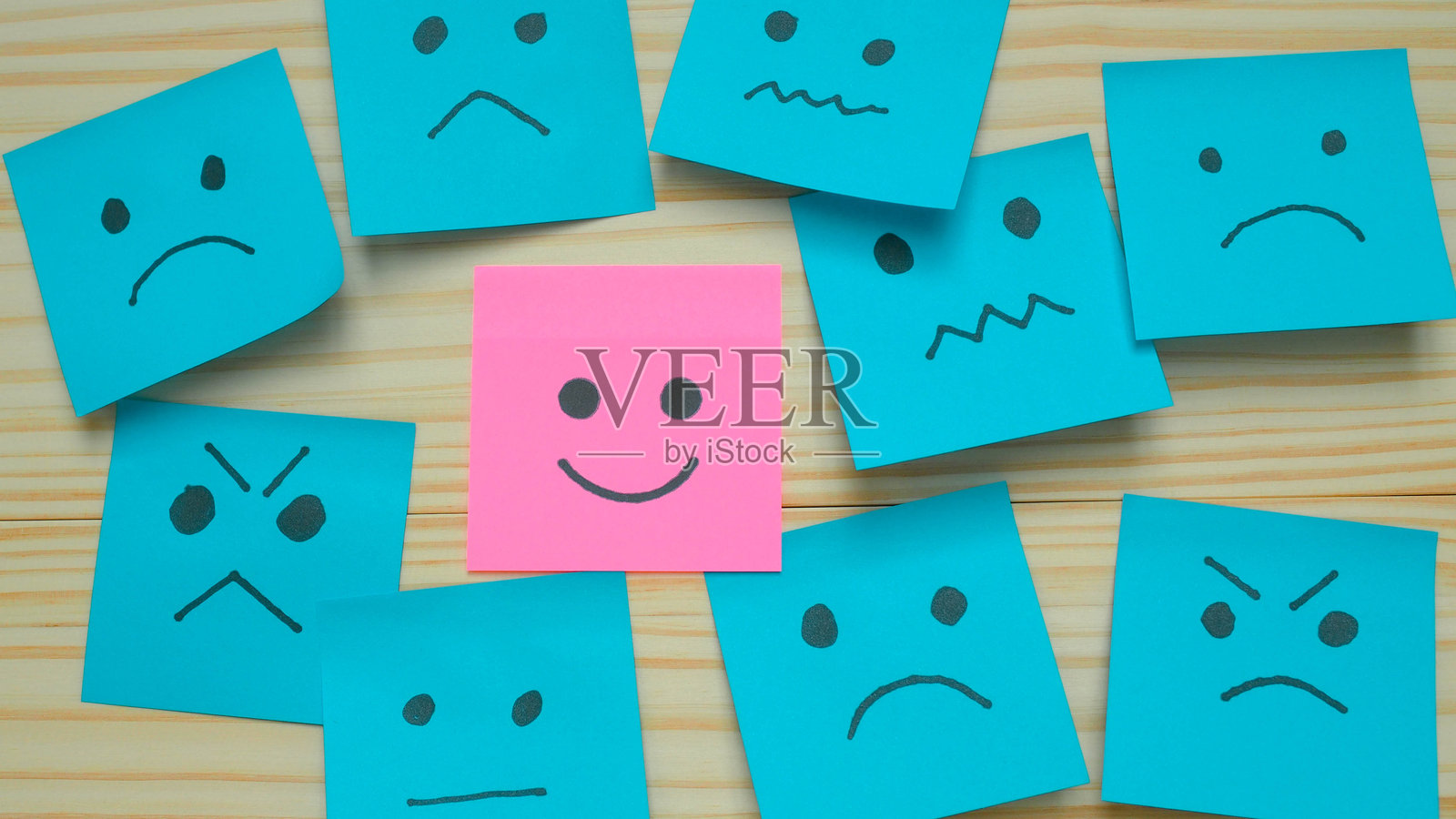 积极思维概念与便利贴和情感照片摄影图片