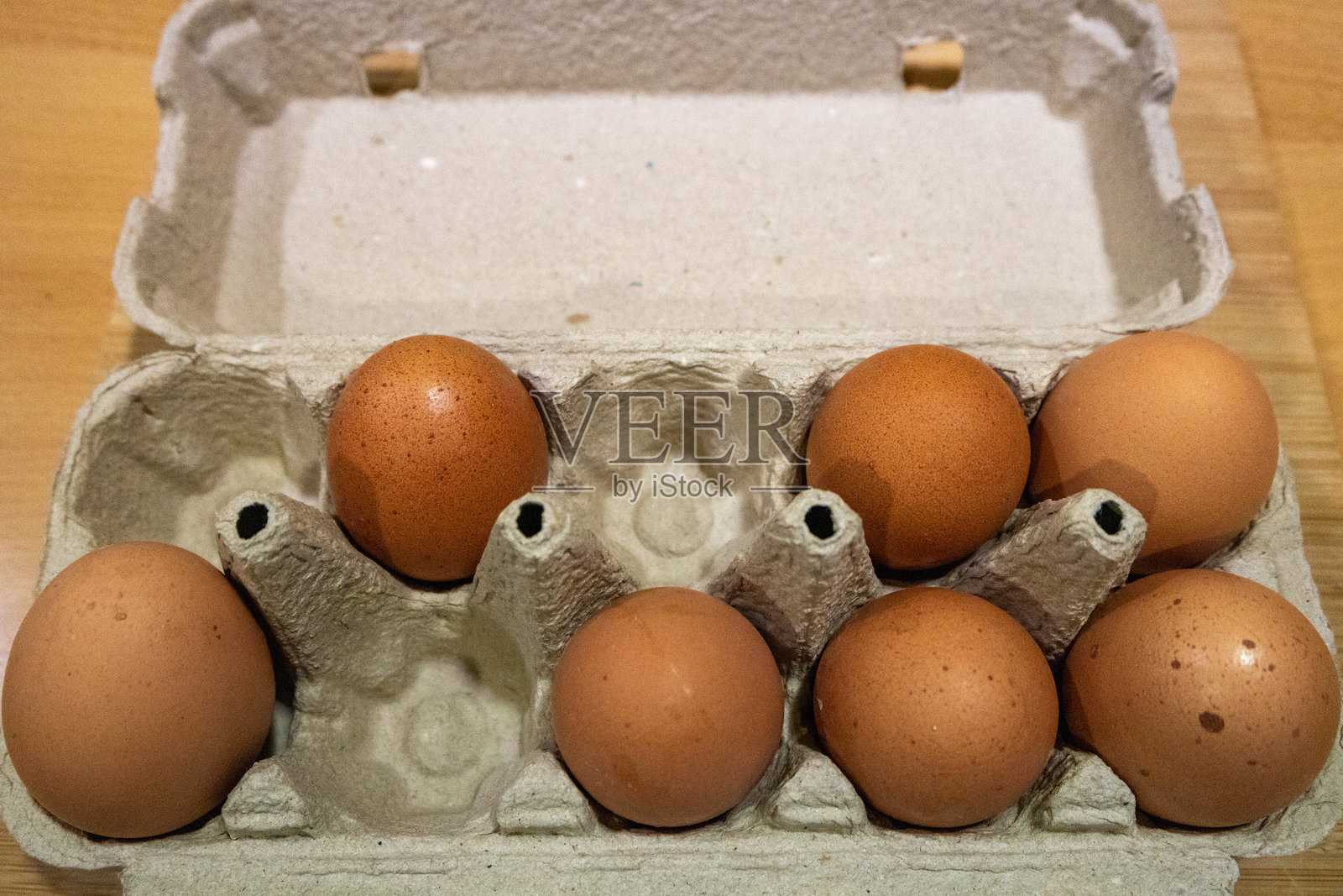 盒子里的鸡蛋。吃东西，准备早餐。照片摄影图片