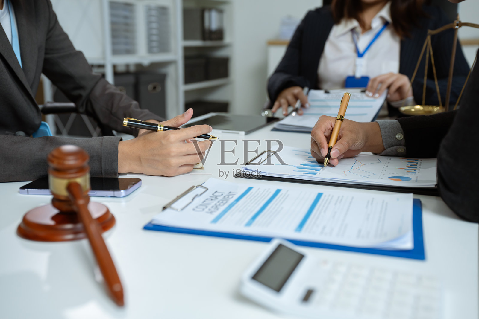法律与企业咨询概念，专注于法律、建议和商业协议。照片摄影图片
