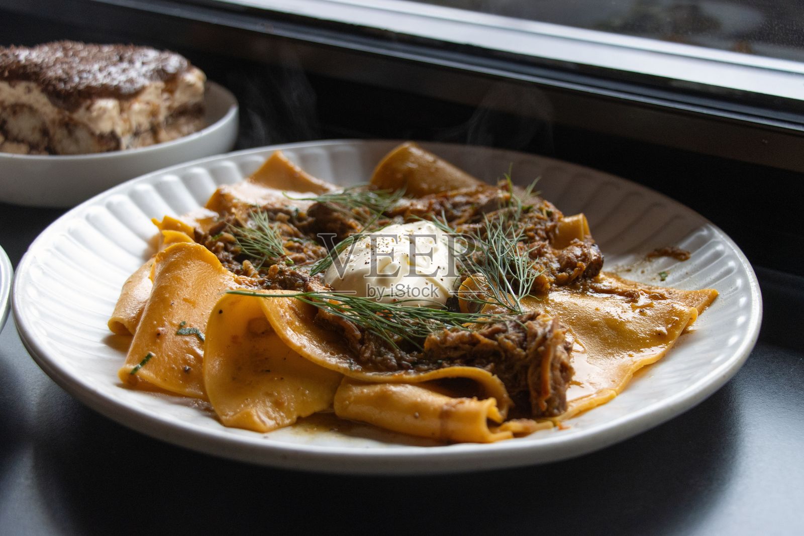 香草奶油意大利面菜肴照片摄影图片