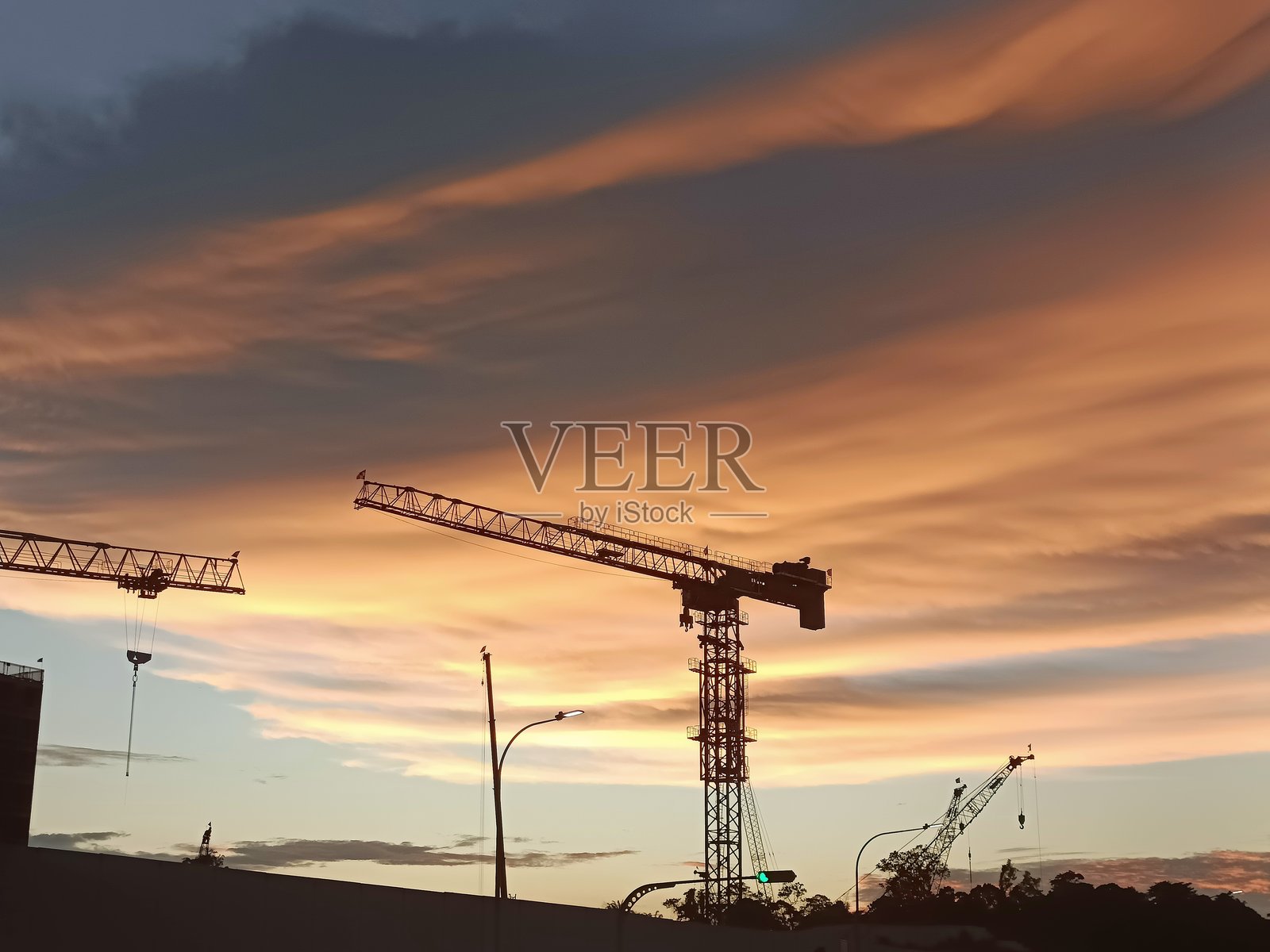 日落时分城市的氛围照片摄影图片