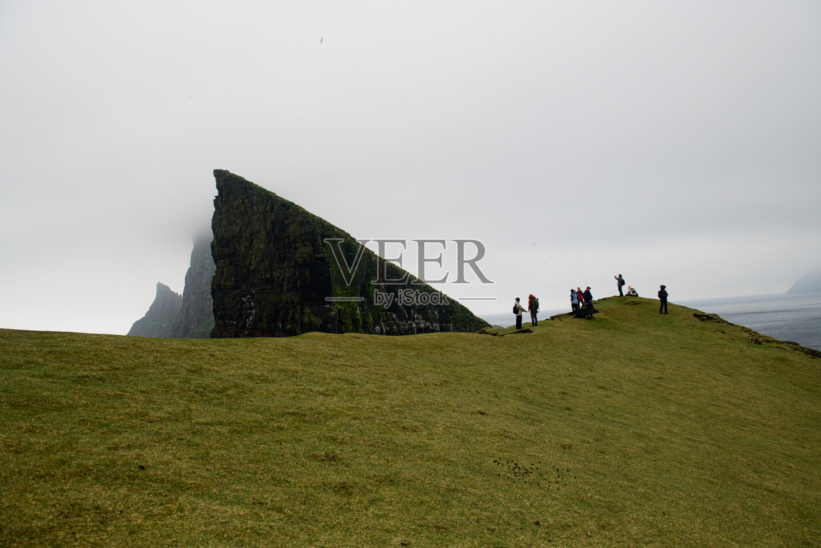 游客在德朗加尼尔附近照片摄影图片