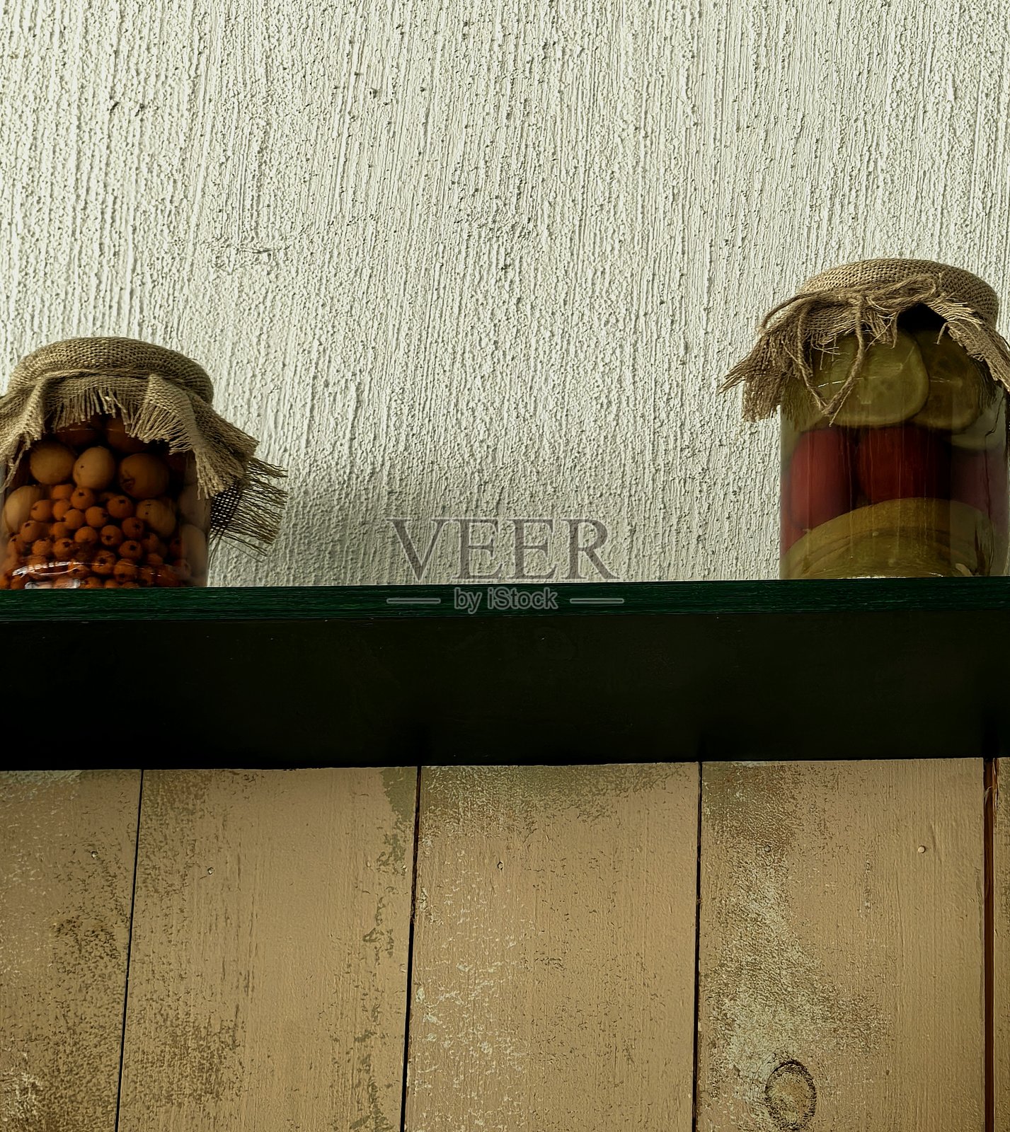 罐装食品、蔬菜、储存、罐子、墙壁、室内、咖啡馆、用于网站、用于博客、用于视频、用于视觉、盘子上的美学照片摄影图片