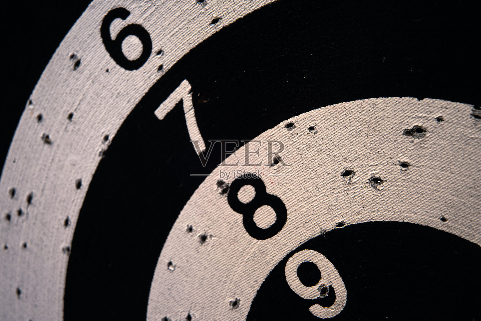 飞镖靶上的数字6、7、8和9照片摄影图片