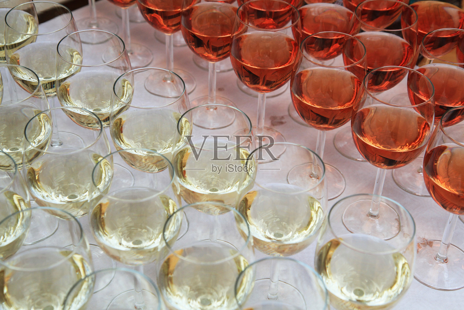 许多酒杯照片摄影图片