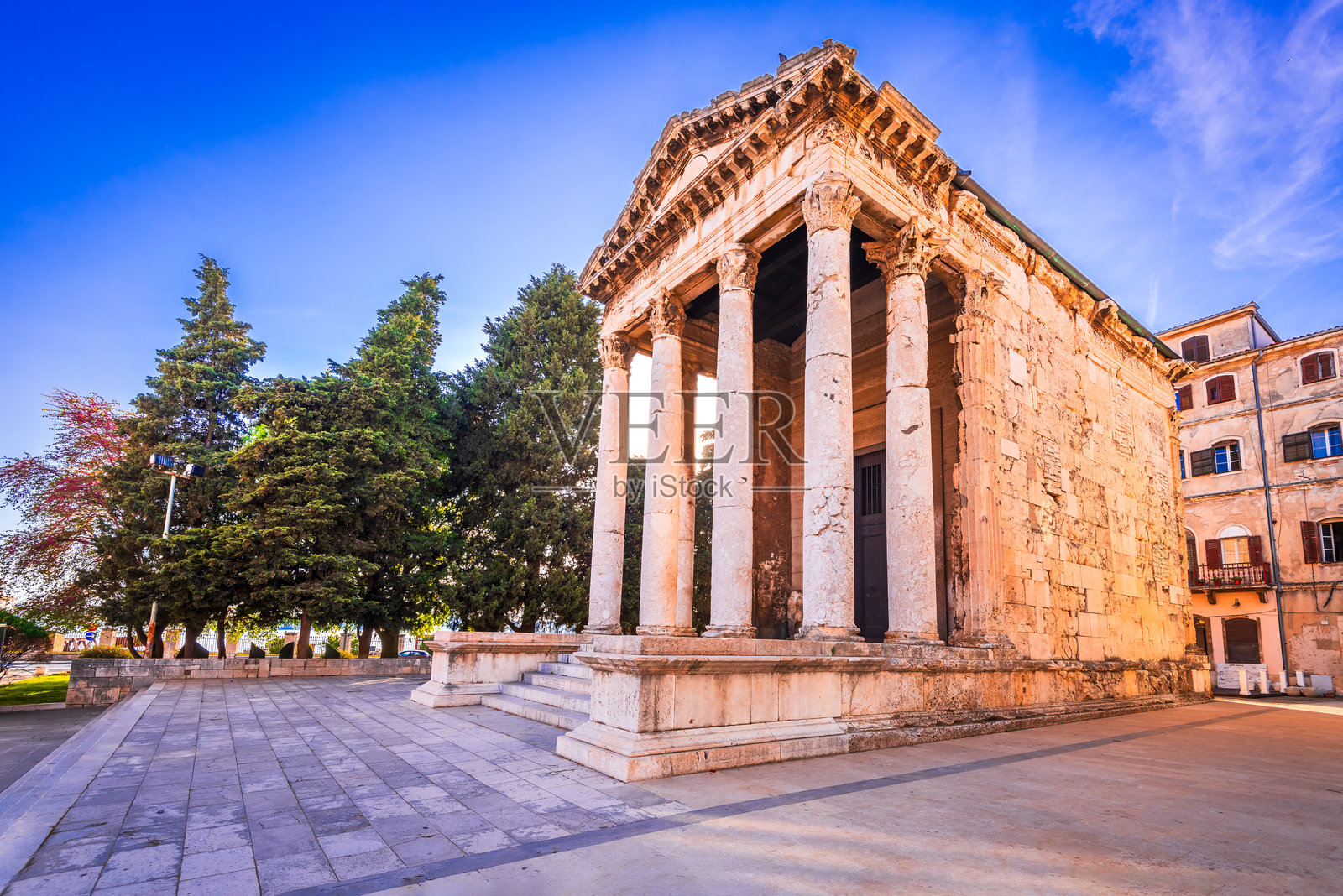 克罗地亚普拉。奥古斯都神庙是一座保存完好的罗马神庙。照片摄影图片