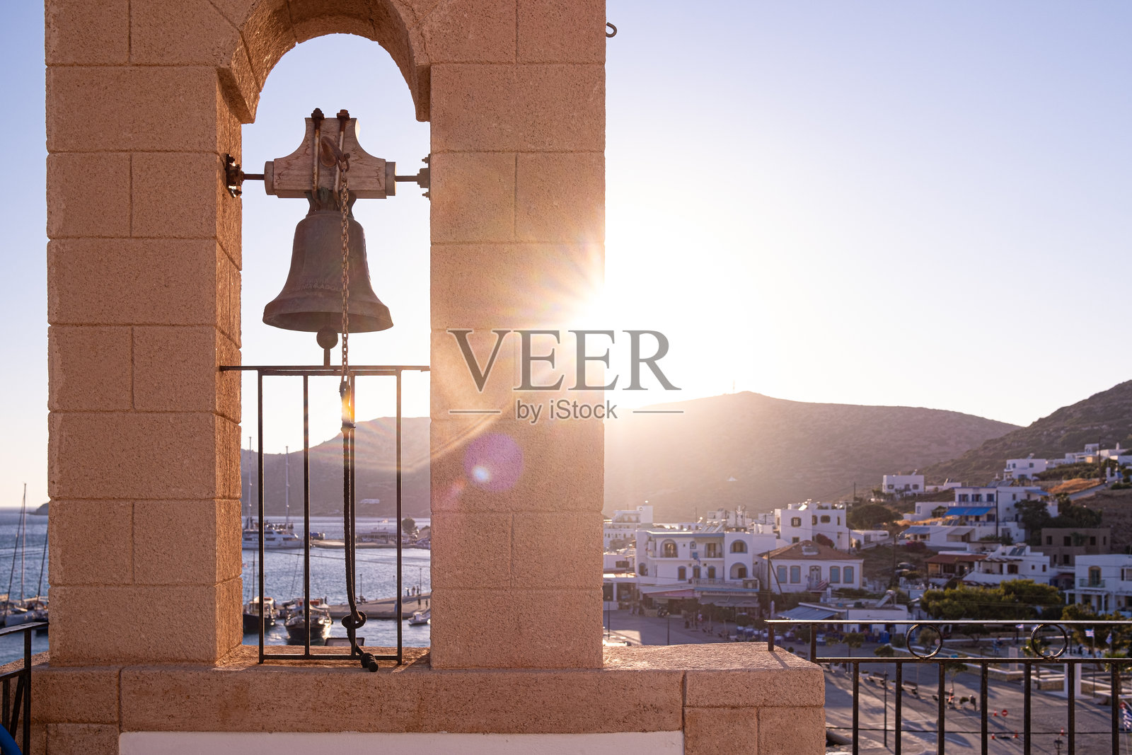 从山上俯瞰利索斯，利普西岛的景色照片摄影图片