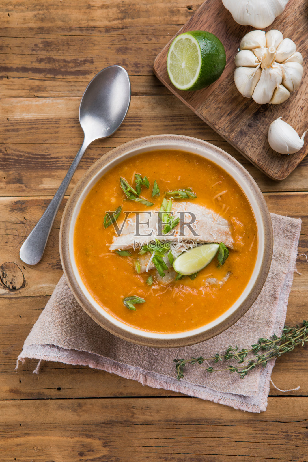 奶油鱼肉番茄浓汤照片摄影图片