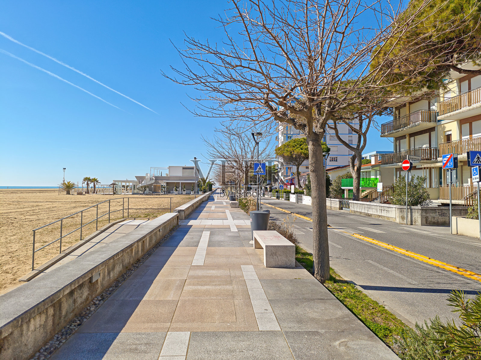 意大利比比奥内海滨城市照片摄影图片