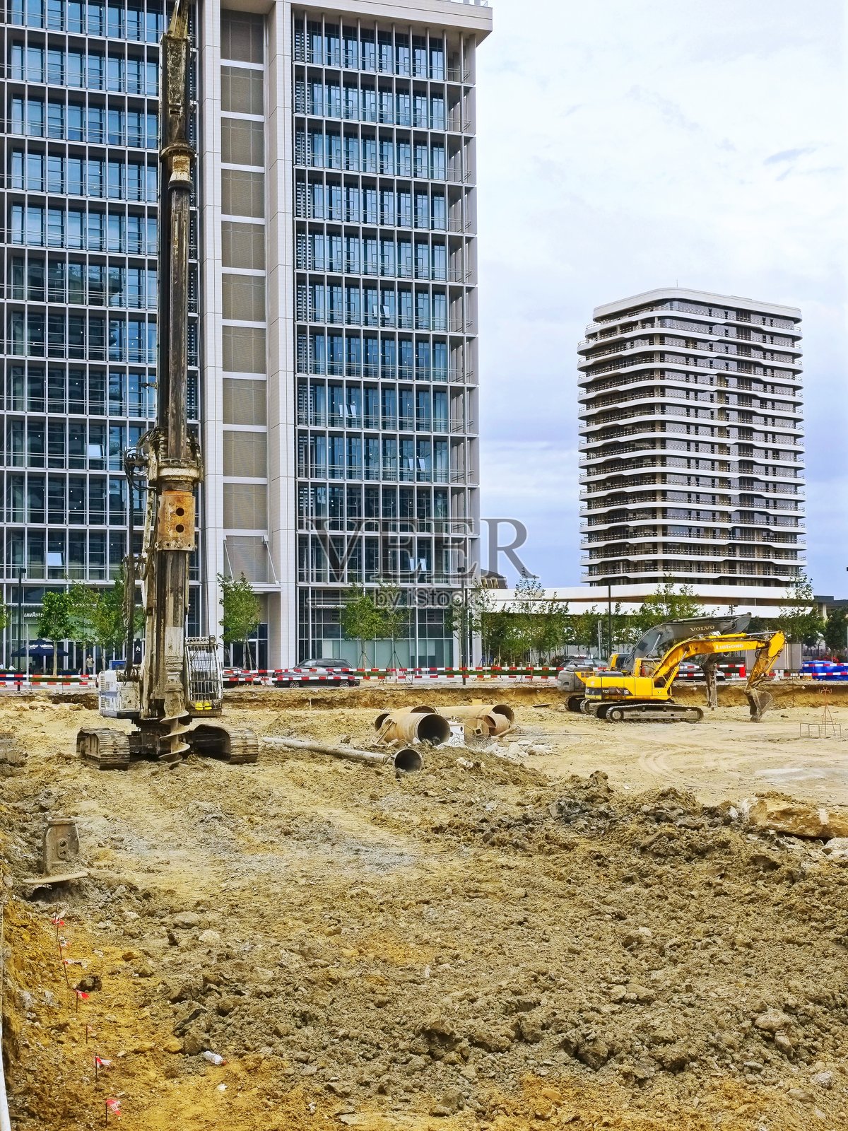 巴库白城的建筑工地，2025年6月6日照片摄影图片