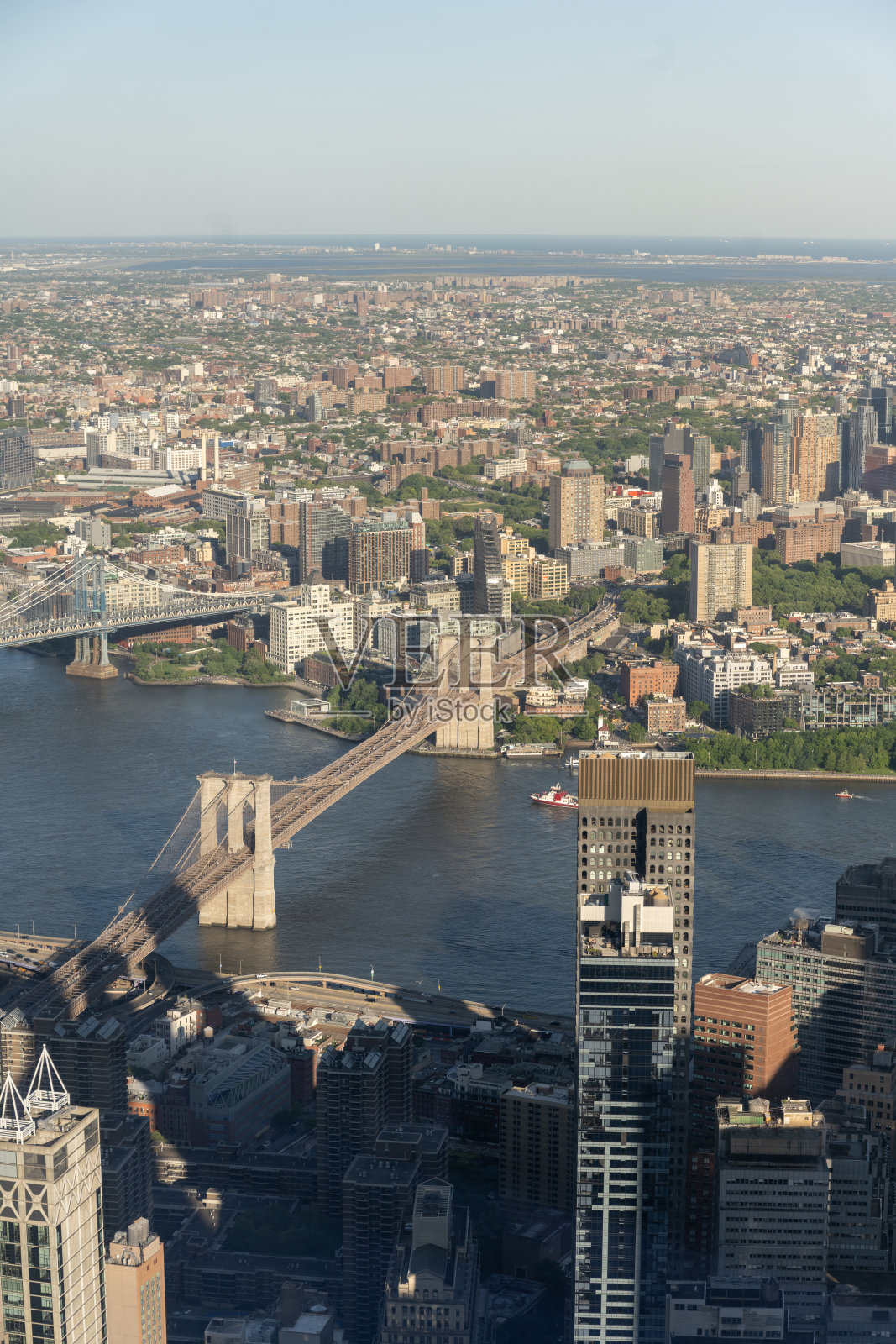 纽约的摩天大楼是具有巨大冲击力的垂直建筑结构。照片摄影图片