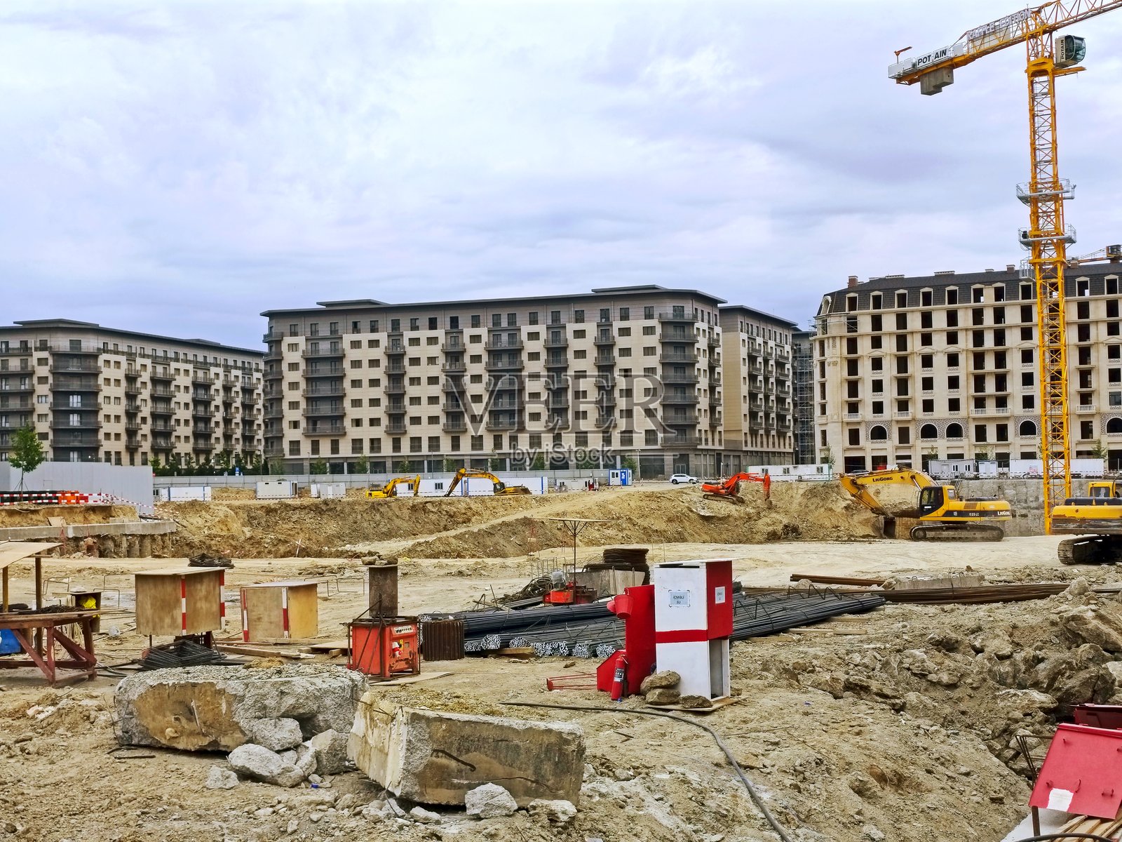 巴库白城的建筑工地，2025年6月6日照片摄影图片