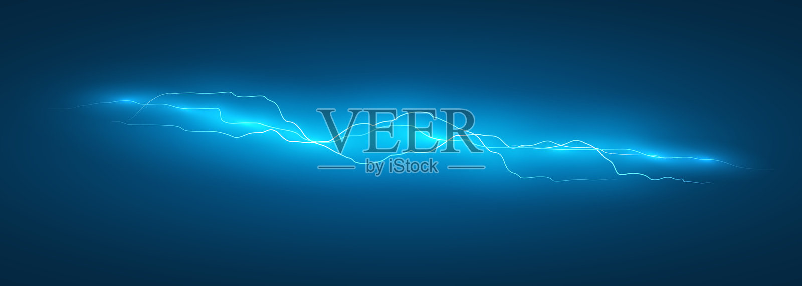 电力充电。黑蓝色背景上的闪电。夜间雷暴的光芒。插画图片素材