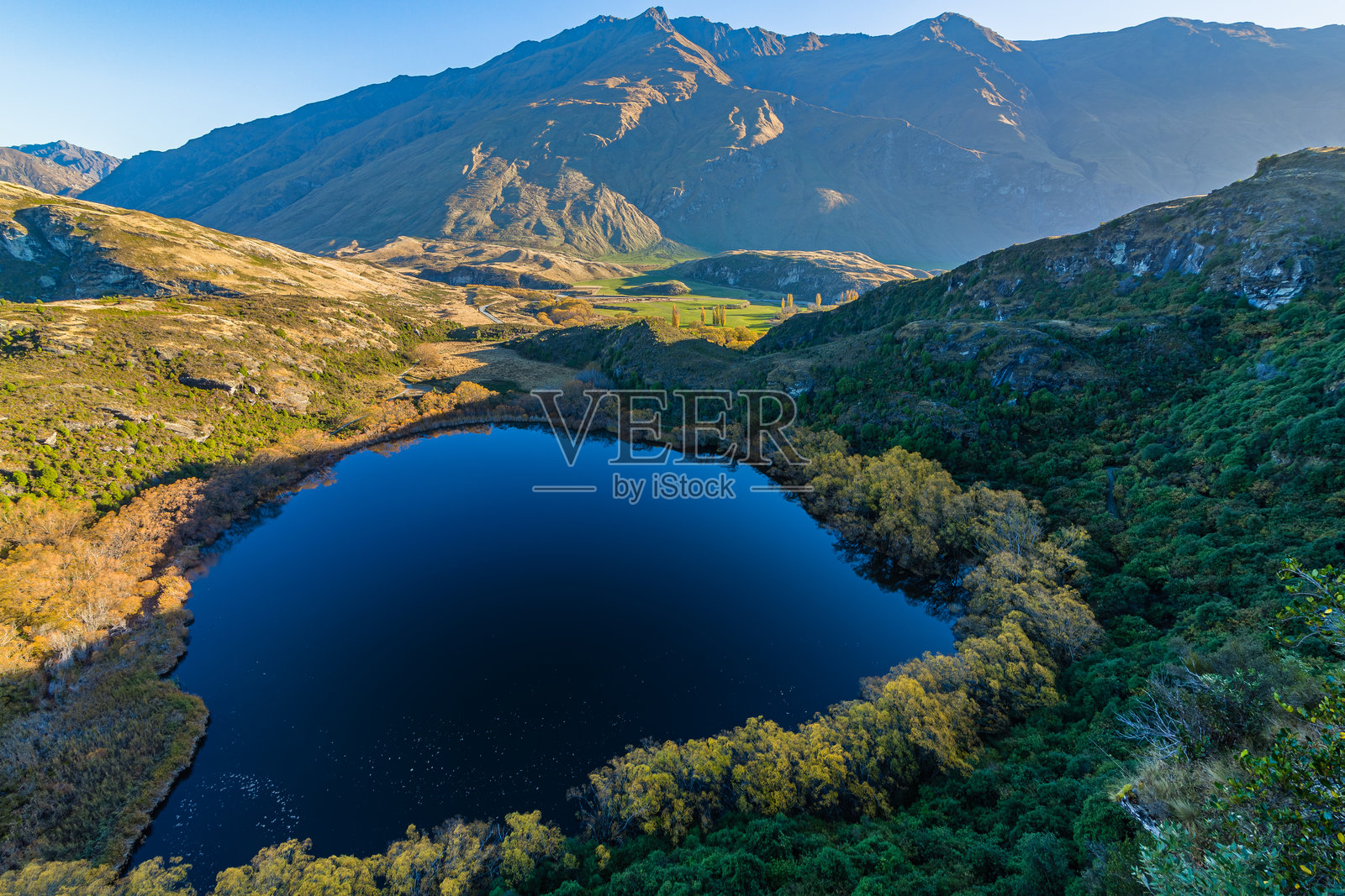 从新西兰瓦纳卡附近的钻石湖观景点看到的钻石湖照片摄影图片